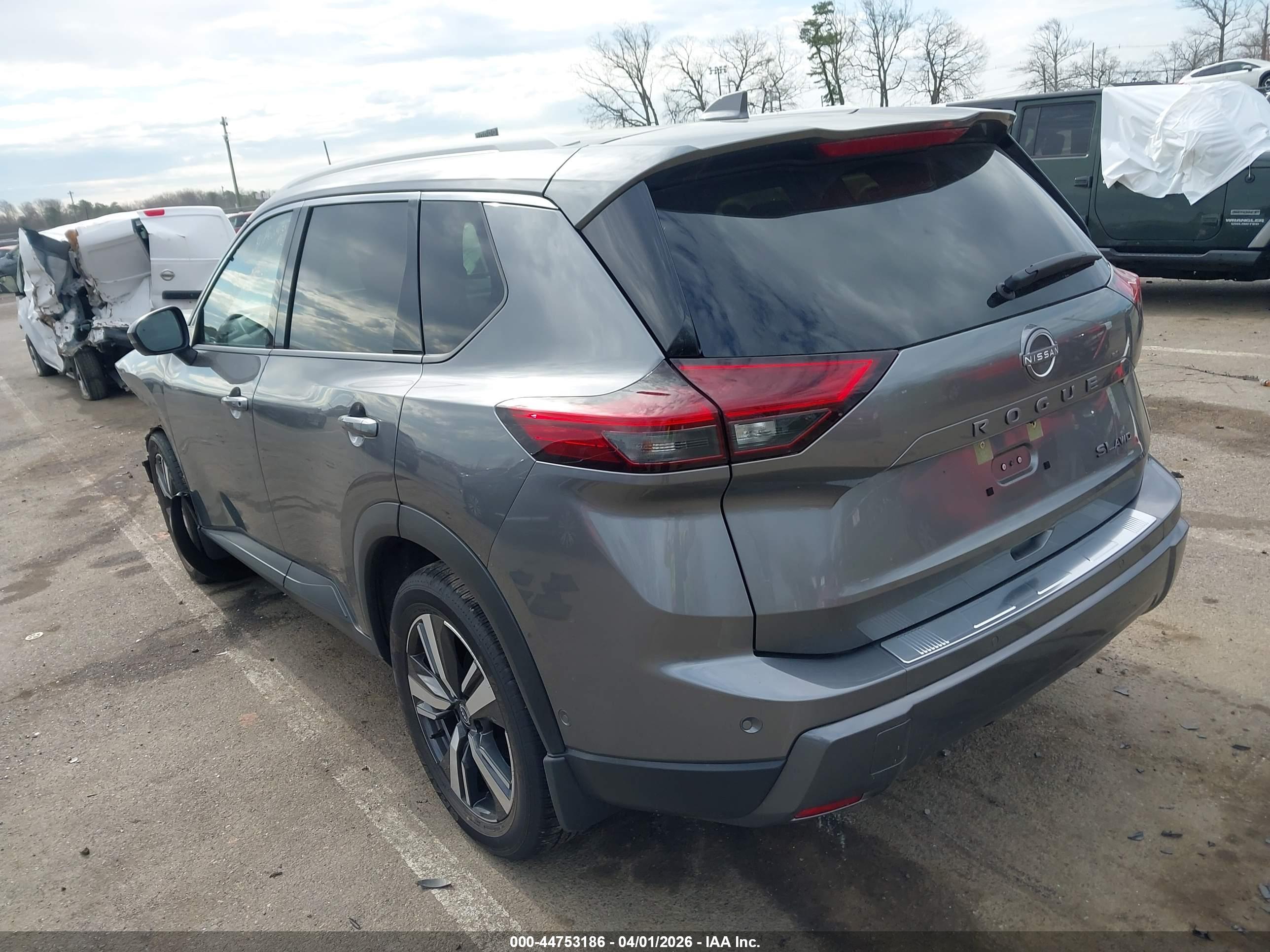NISSAN ROGUE image 3