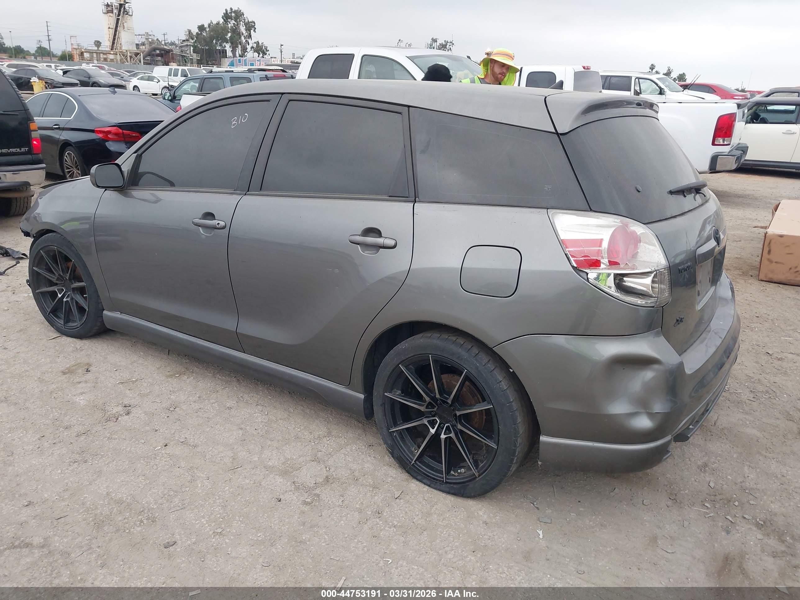 TOYOTA MATRIX image 3