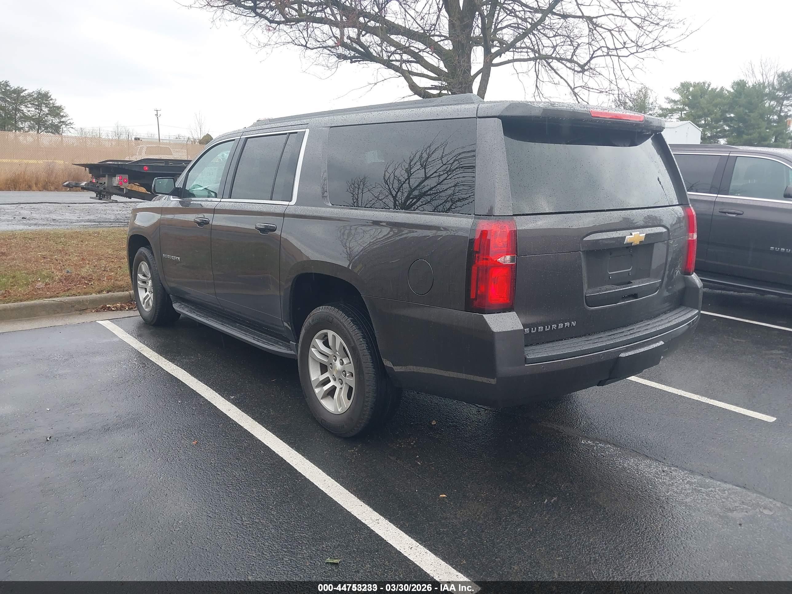 CHEVROLET SUBURBAN image 3