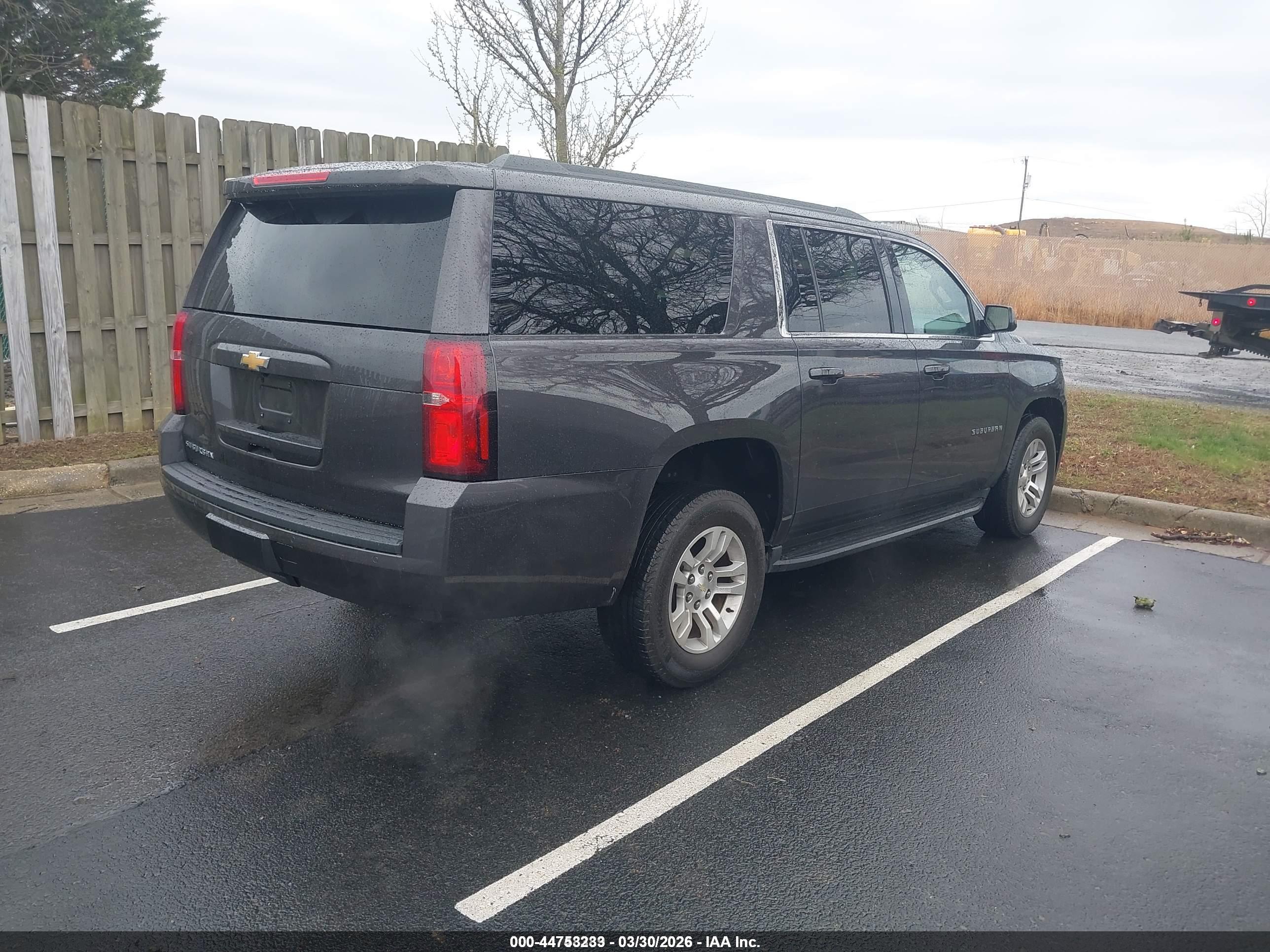 CHEVROLET SUBURBAN image 4