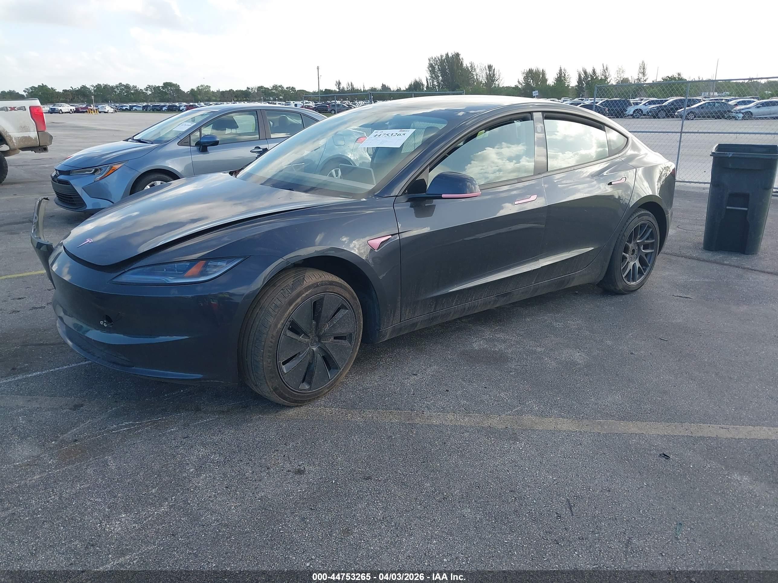 TESLA MODEL image 2