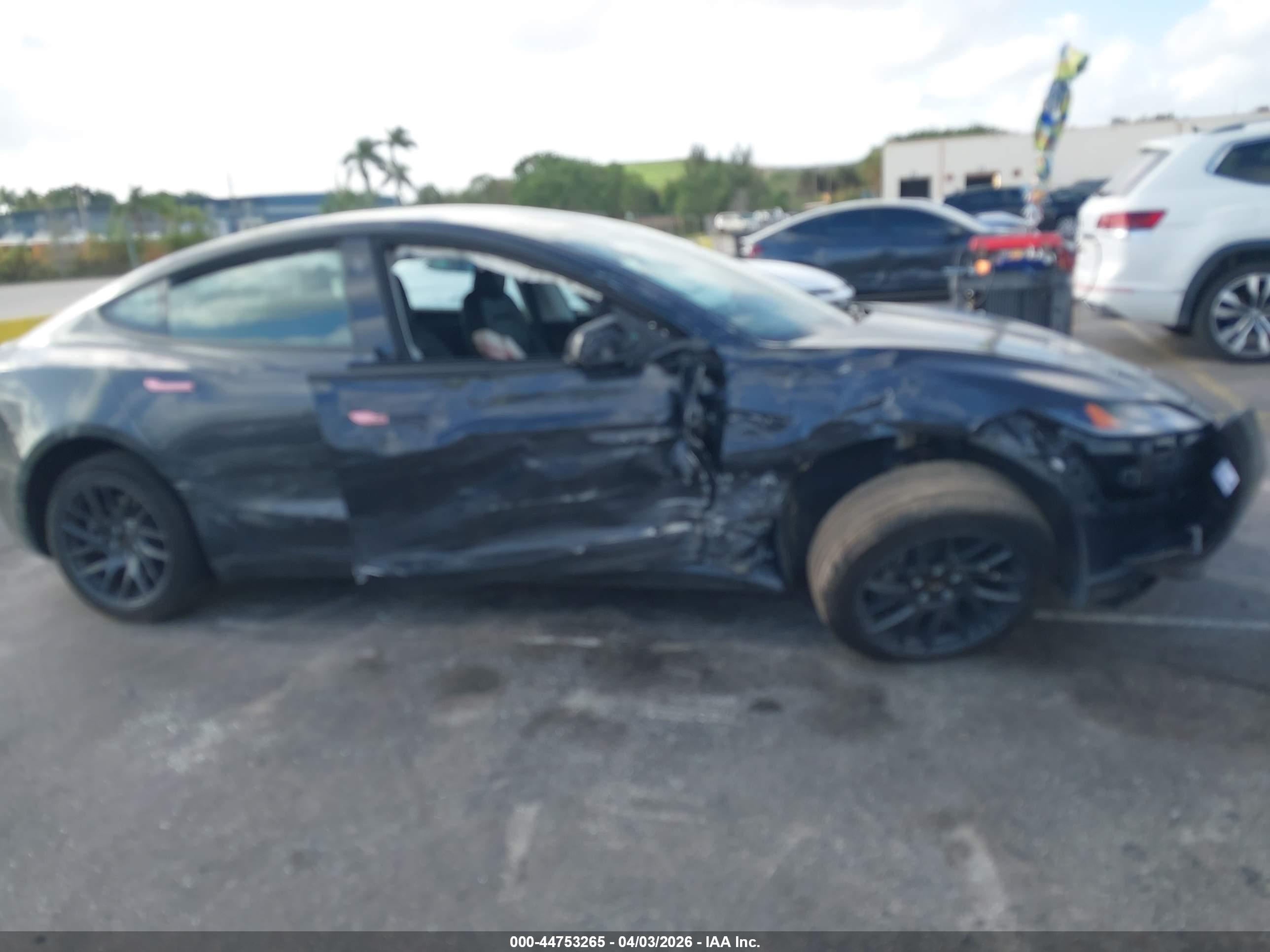 TESLA MODEL image 6
