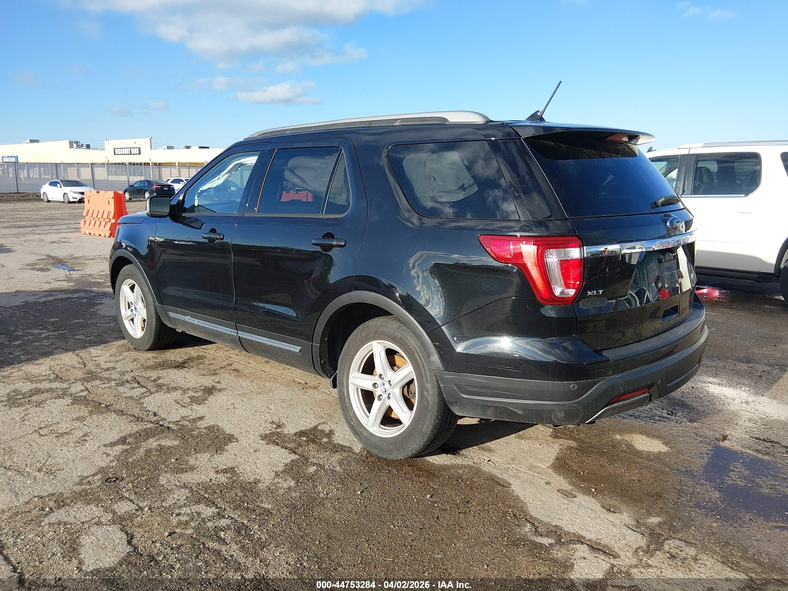 FORD EXPLORER image 3