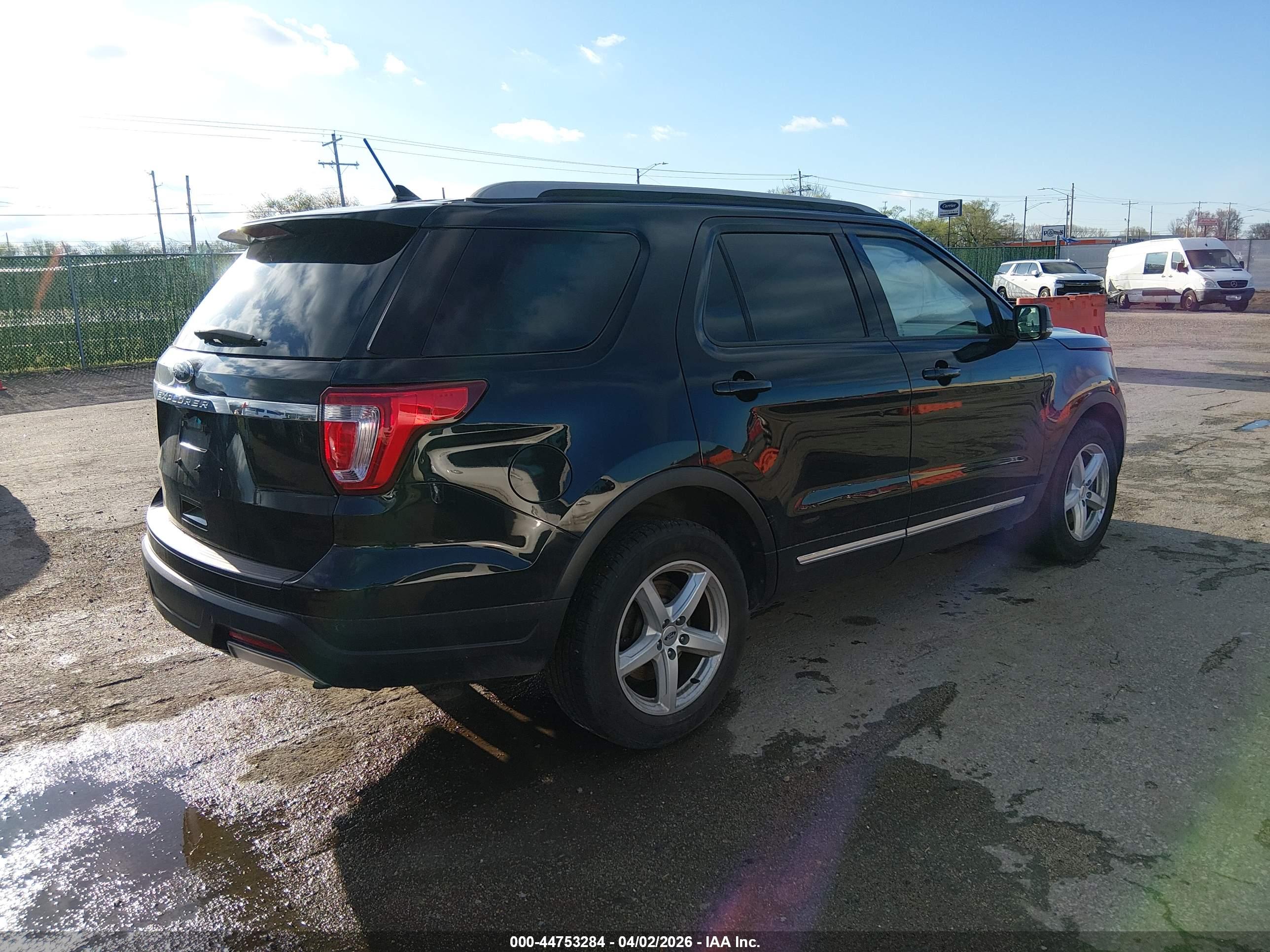 FORD EXPLORER image 4