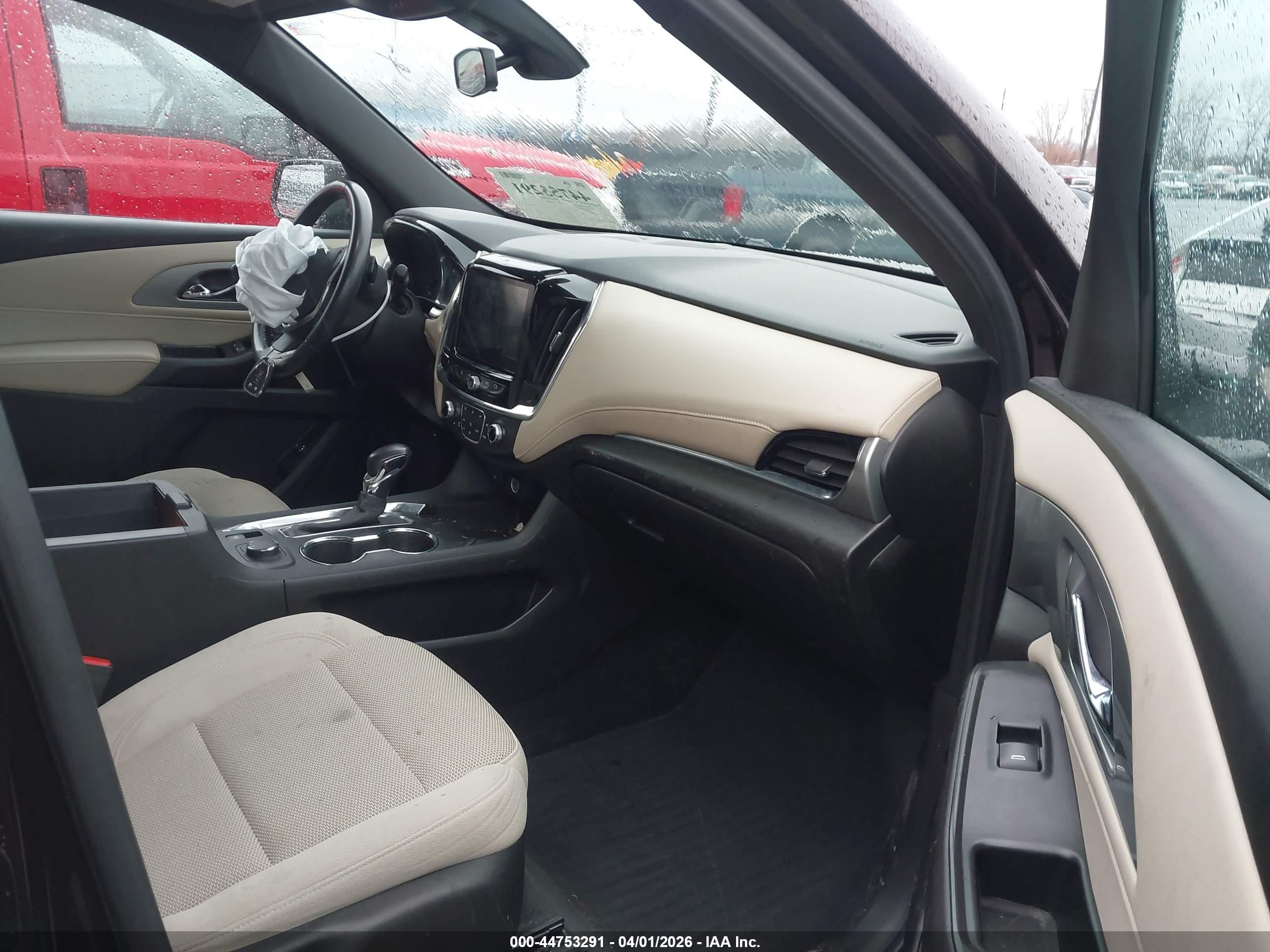 CHEVROLET TRAVERSE image 5