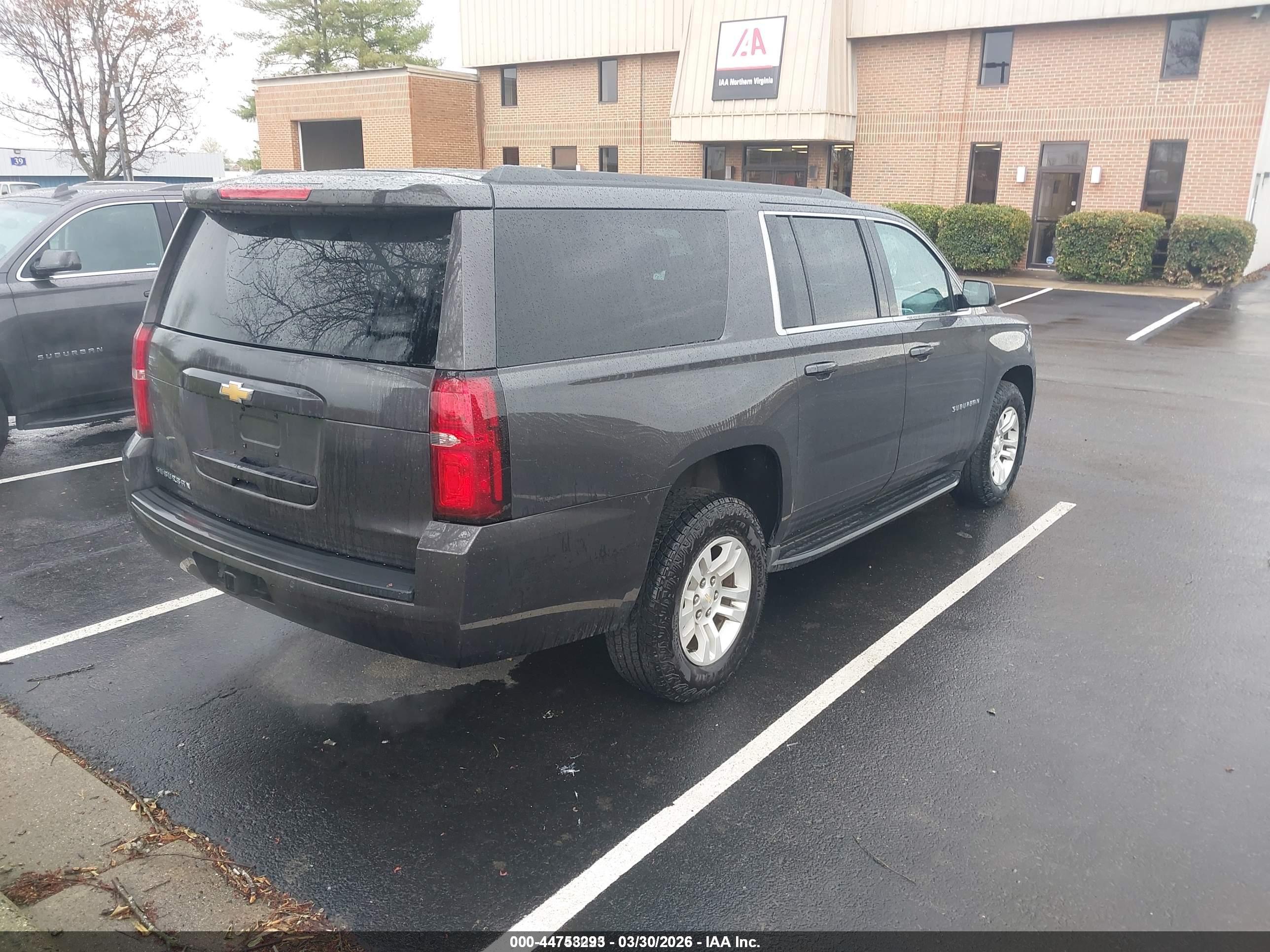 CHEVROLET SUBURBAN image 4