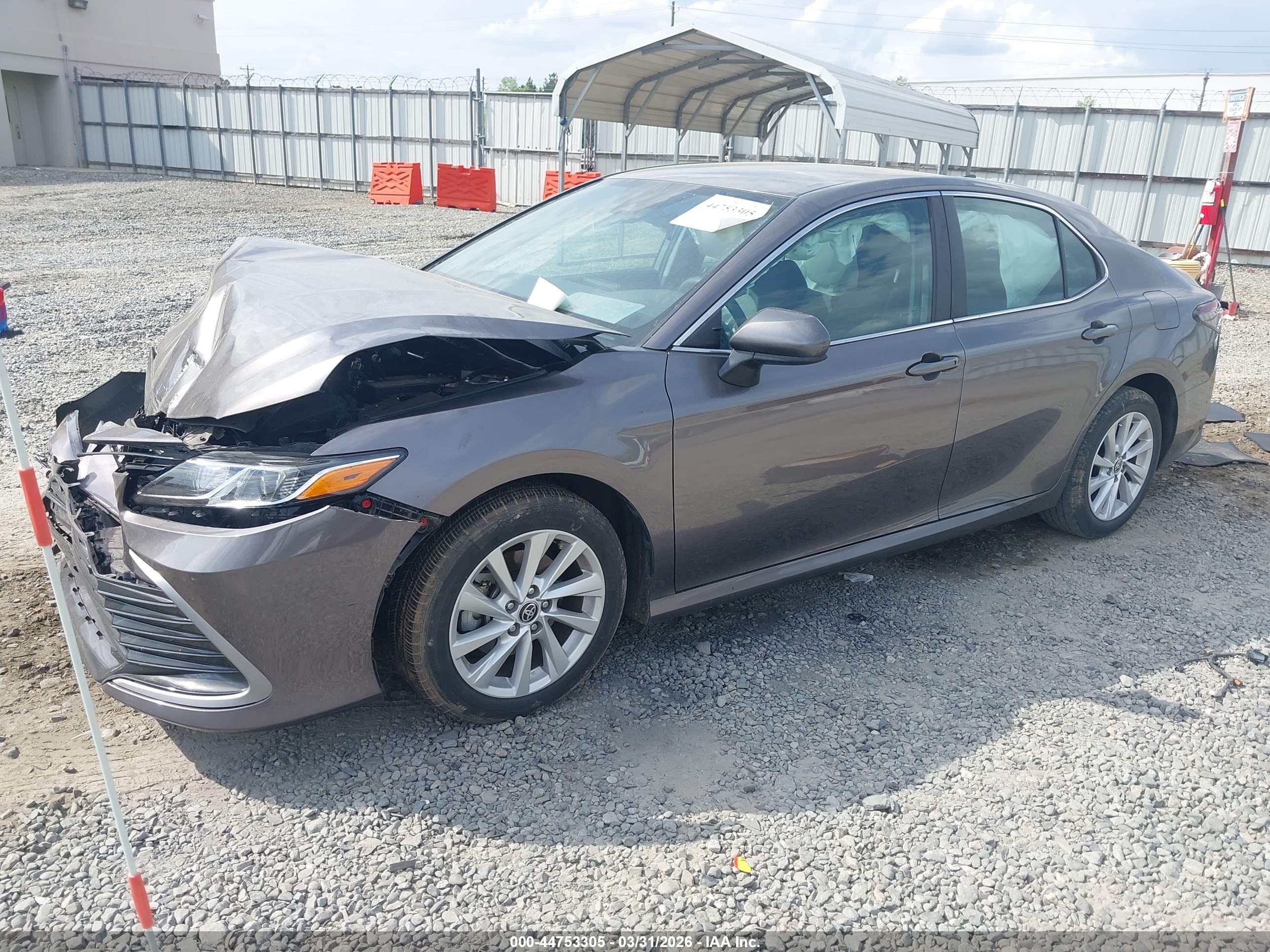 TOYOTA CAMRY image 2