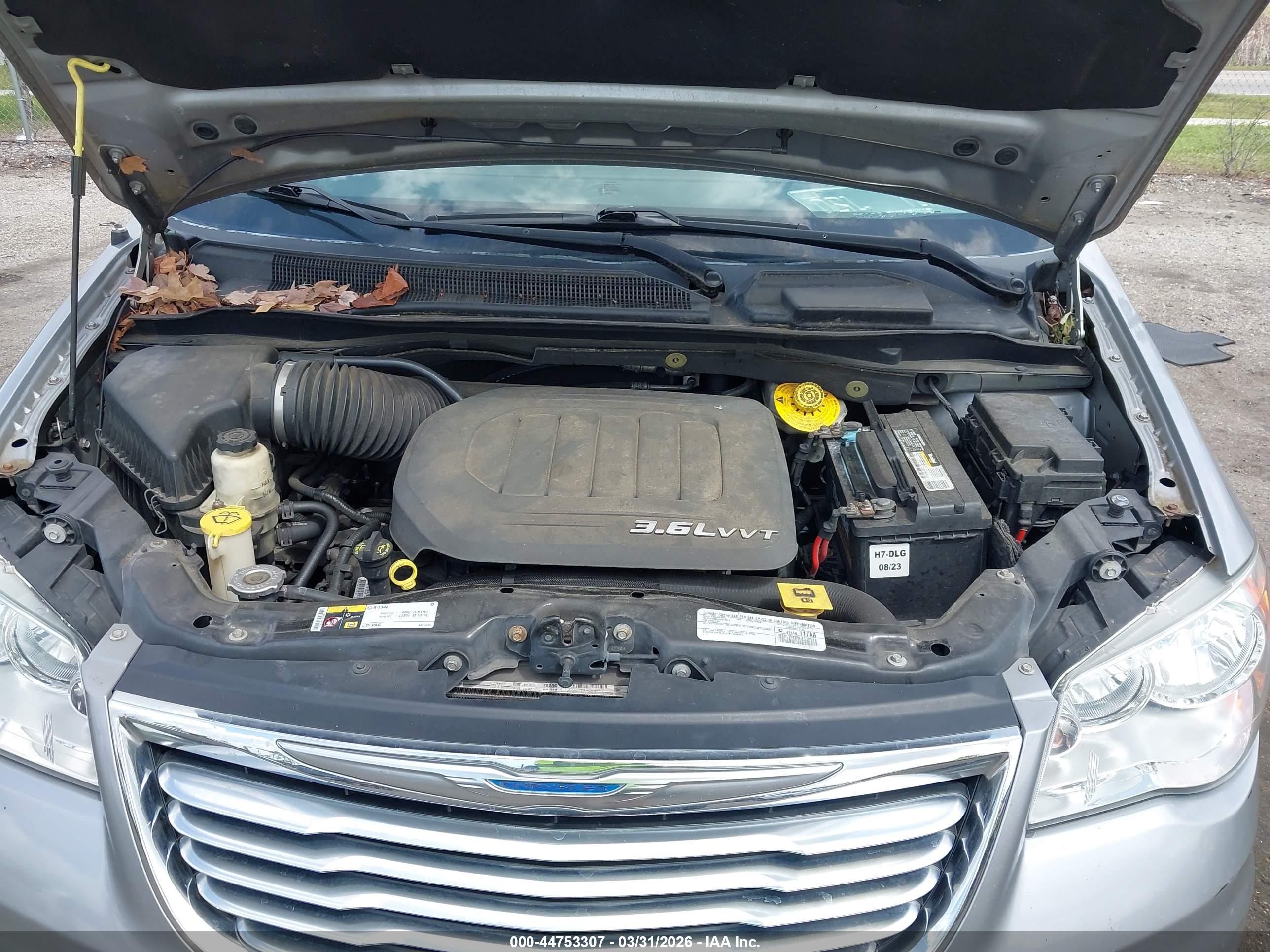 CHRYSLER TOWN image 10