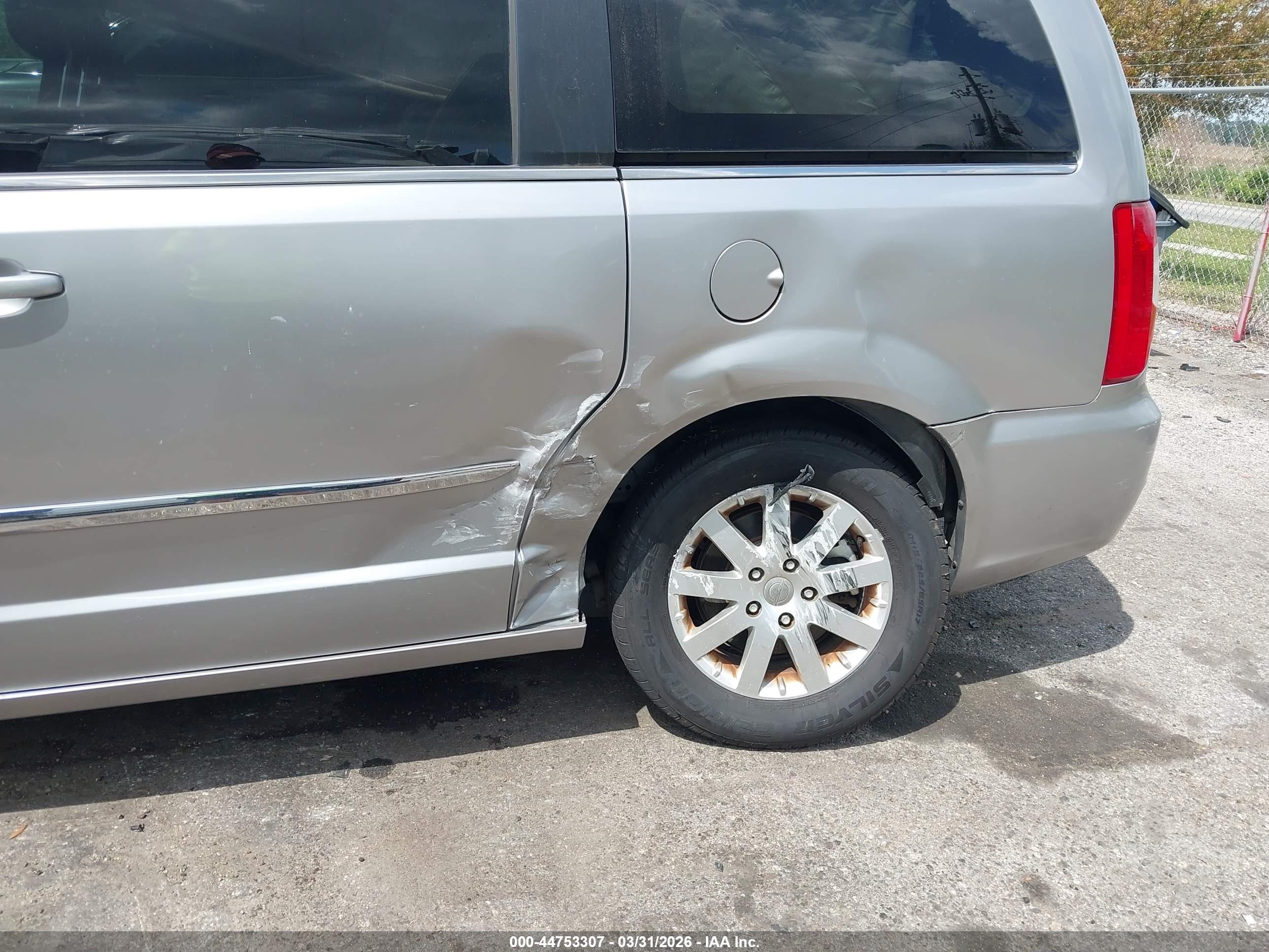 CHRYSLER TOWN image 6
