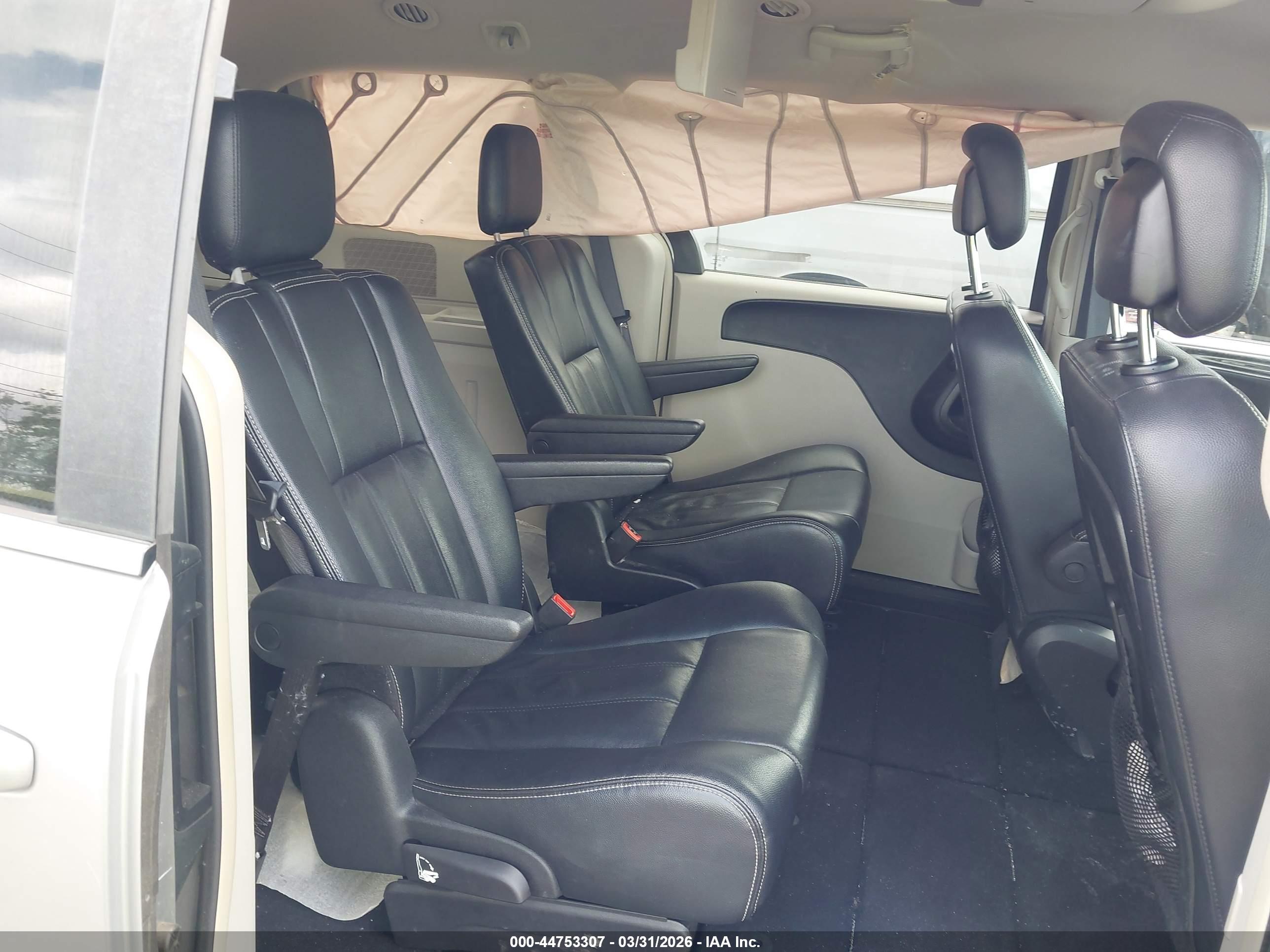 CHRYSLER TOWN image 8