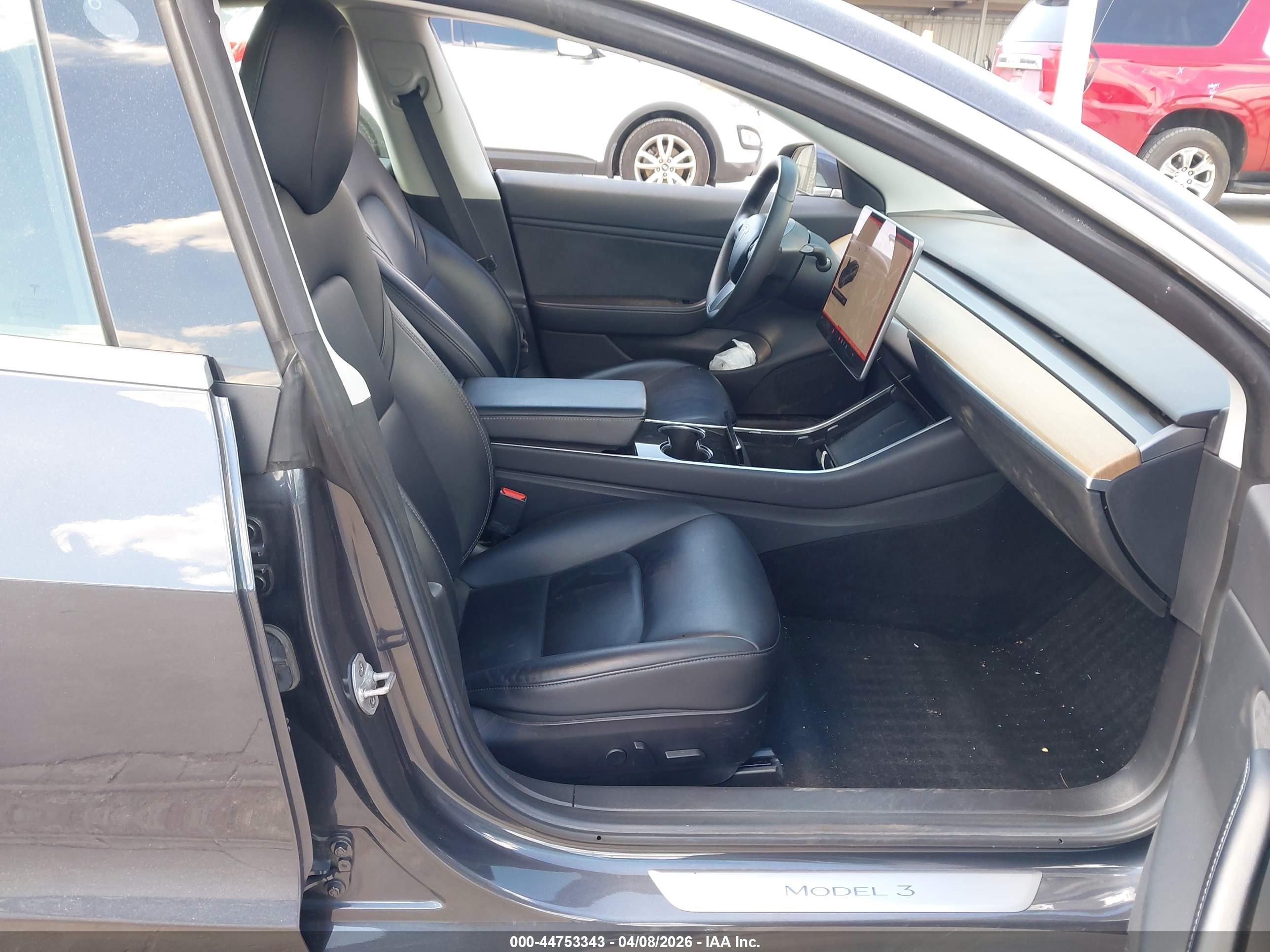 TESLA MODEL image 5