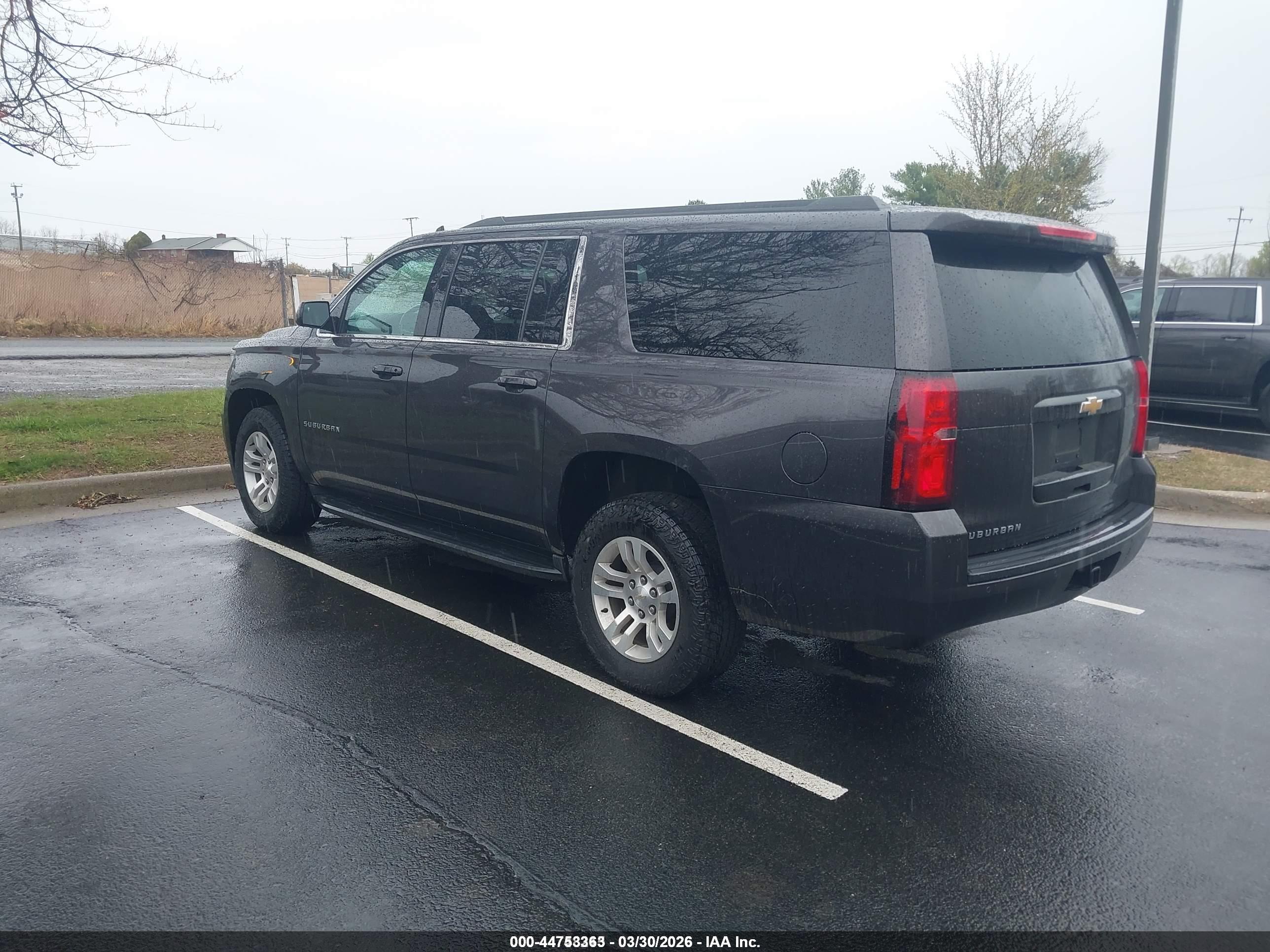 CHEVROLET SUBURBAN image 3