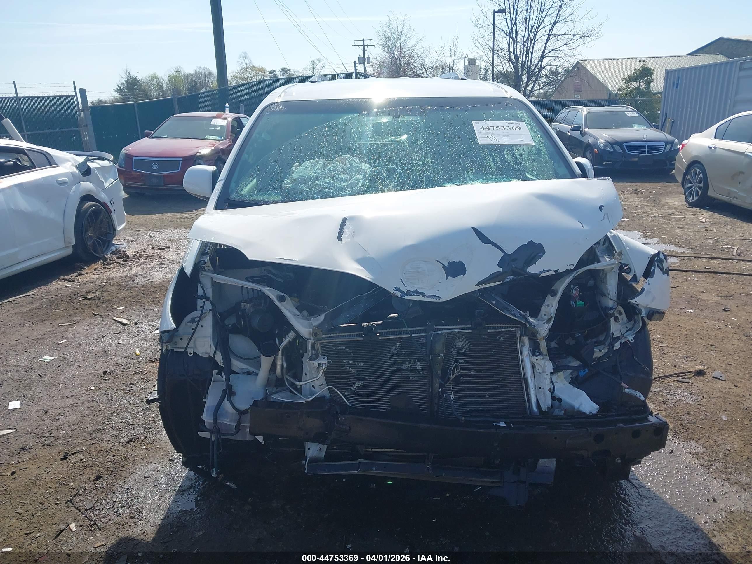 TOYOTA SIENNA image 6
