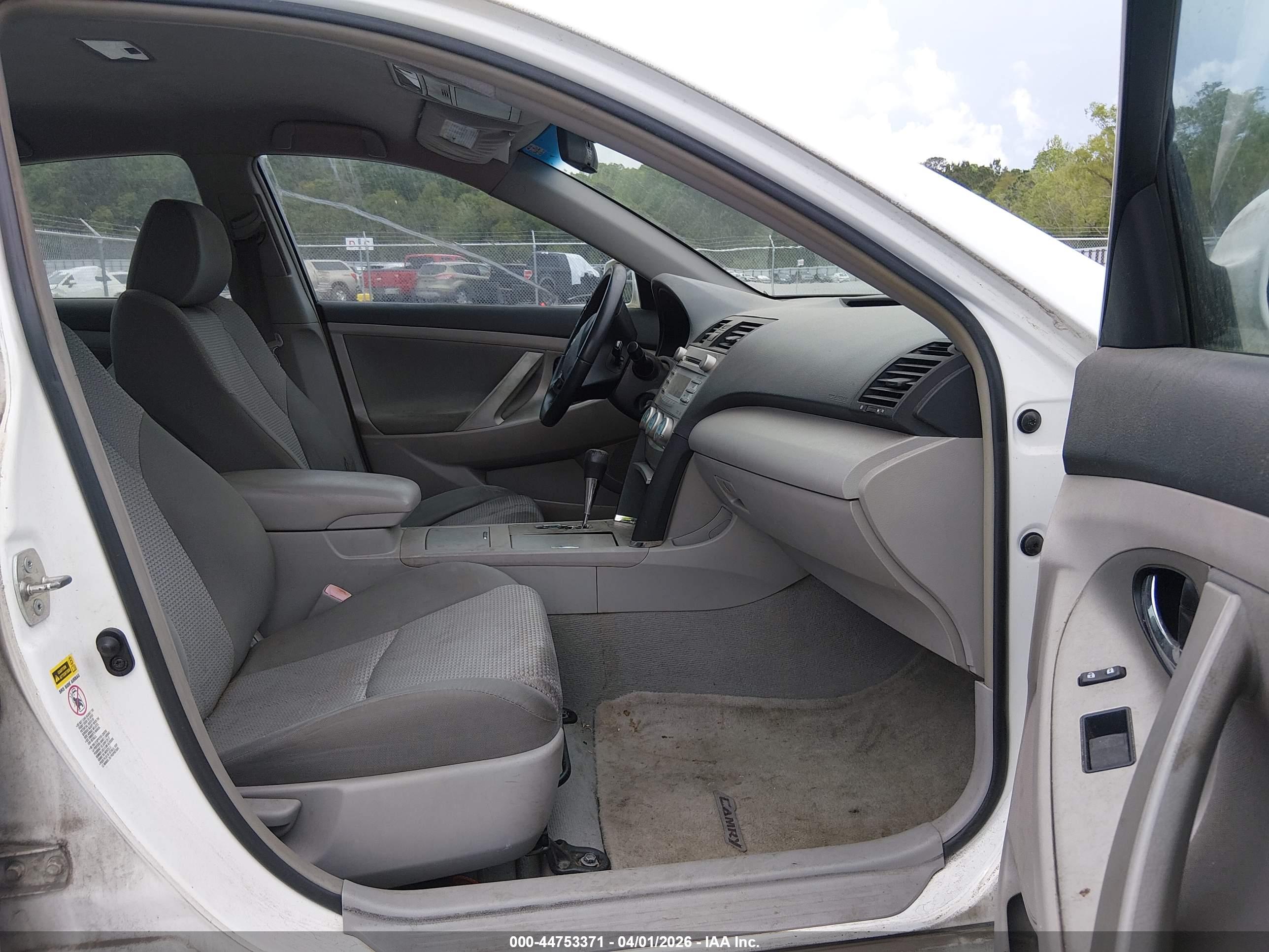 TOYOTA CAMRY image 5