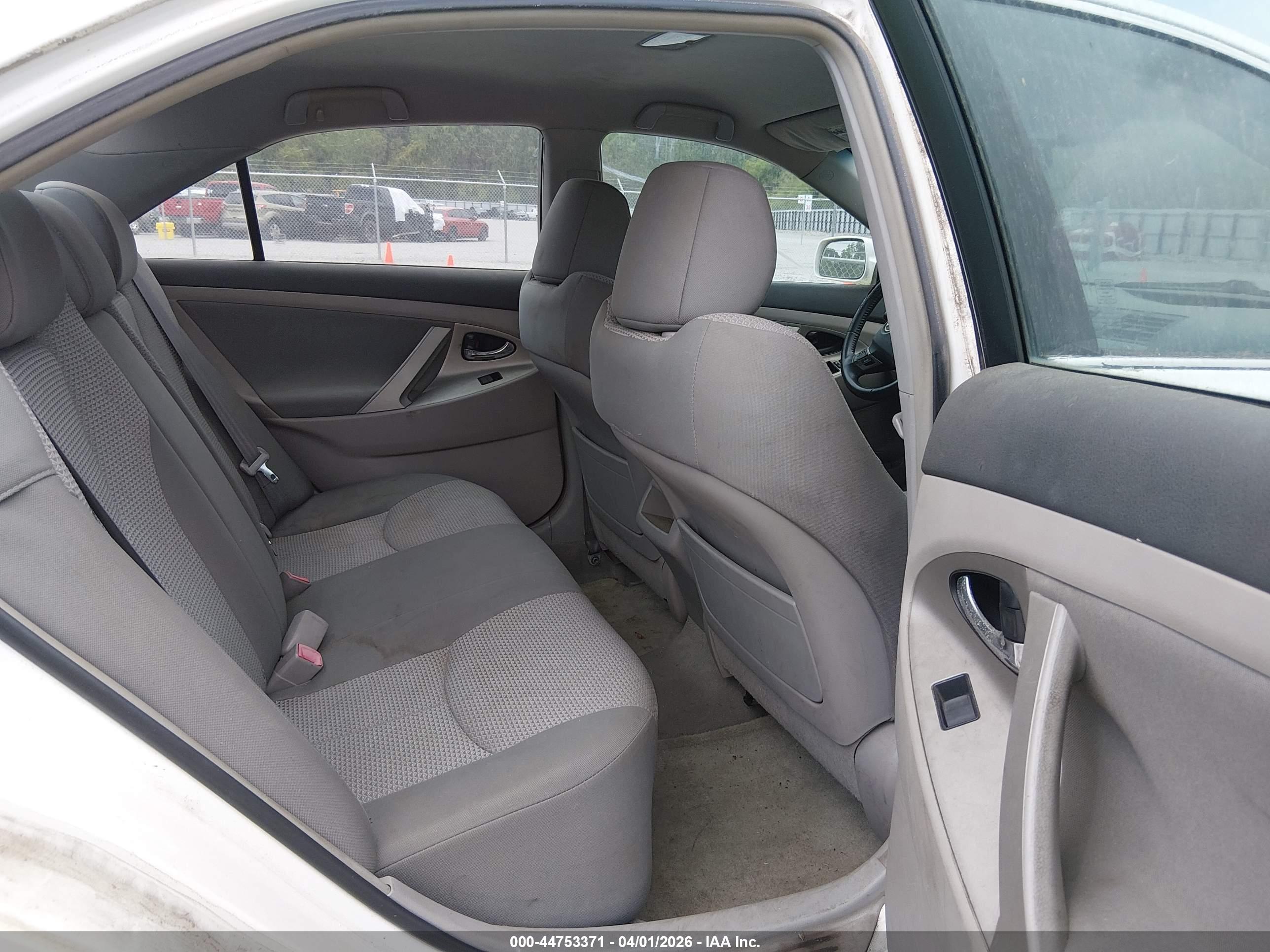 TOYOTA CAMRY image 8