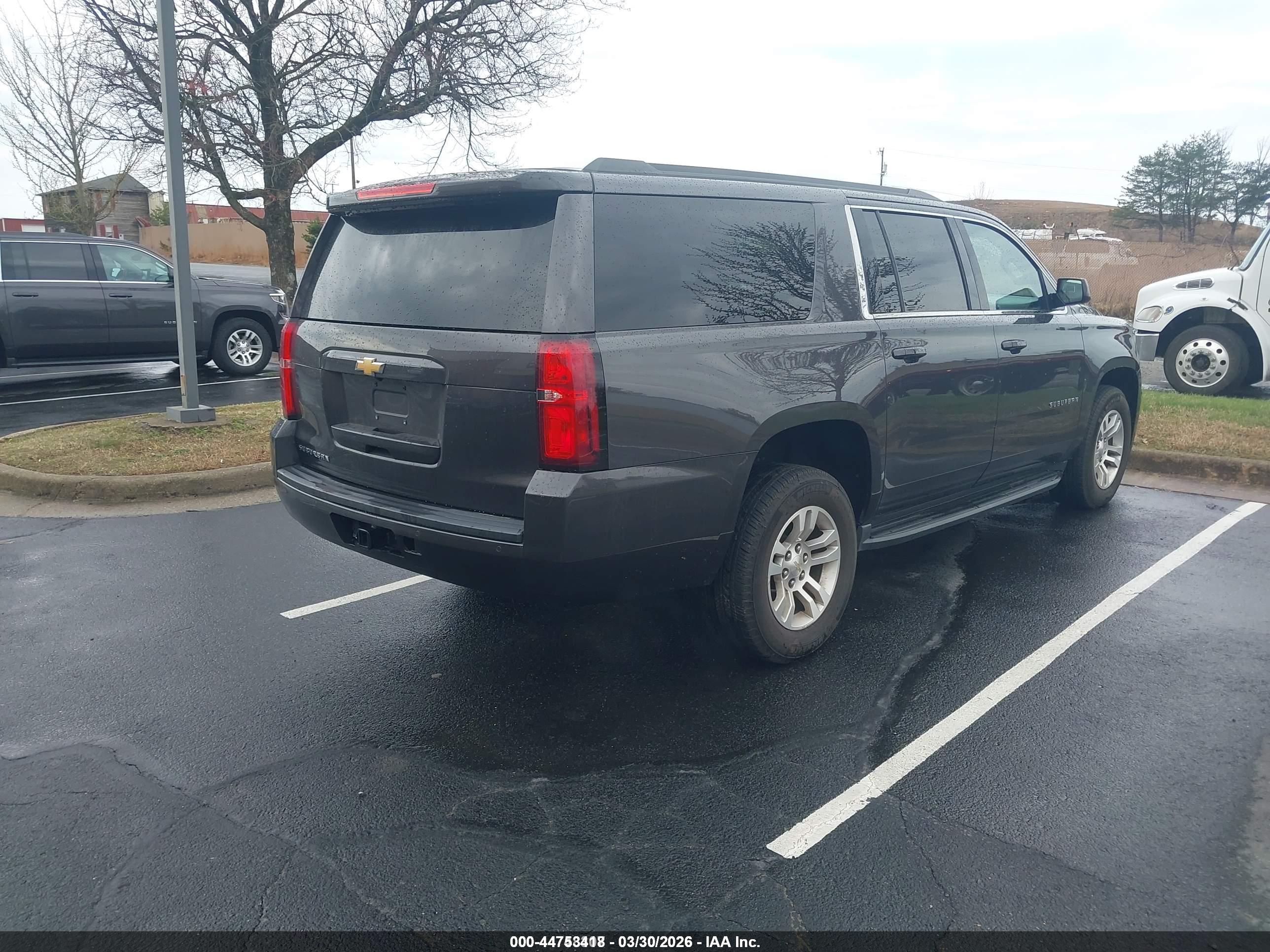CHEVROLET SUBURBAN image 4