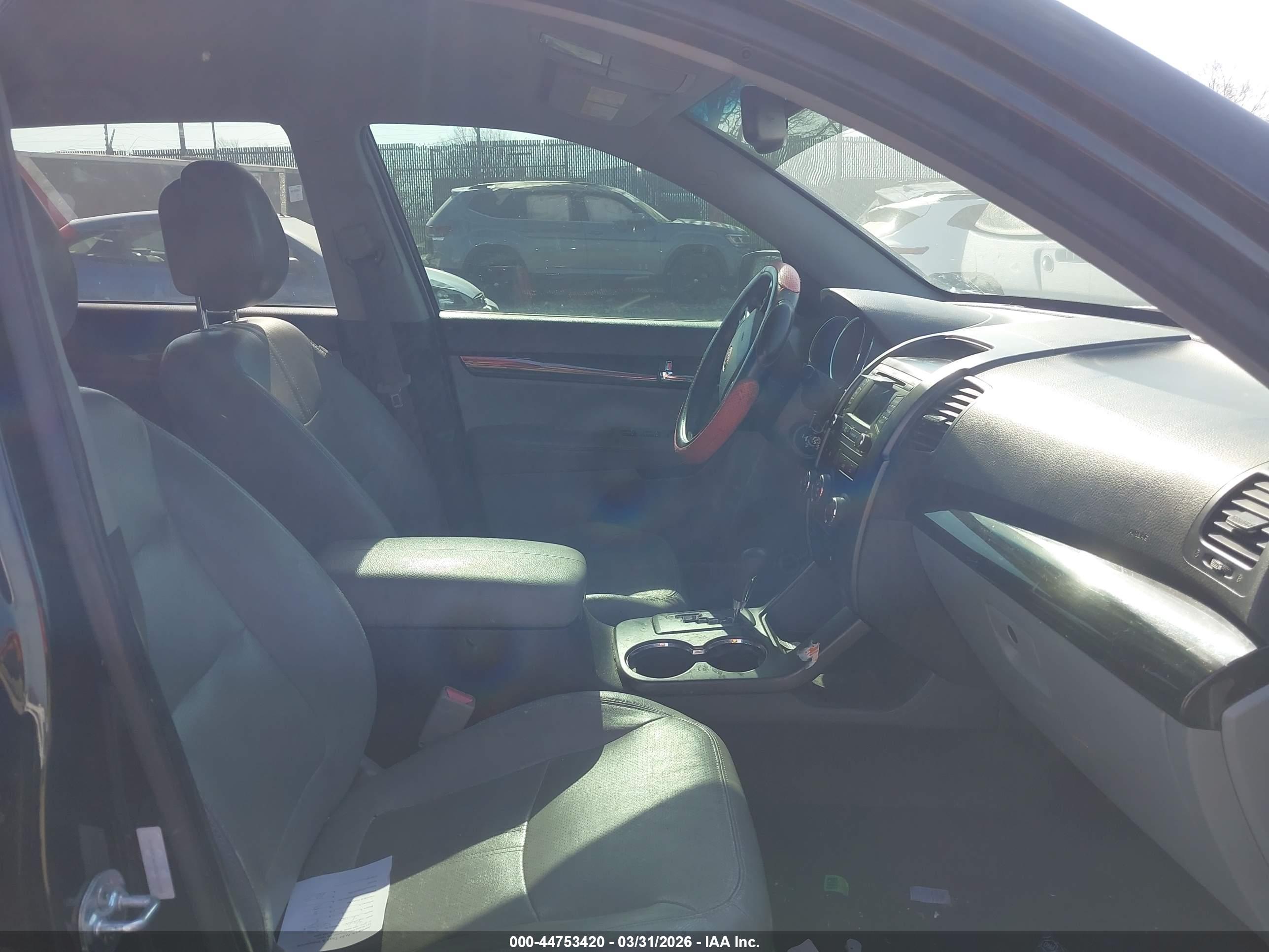 KIA SORENTO image 5