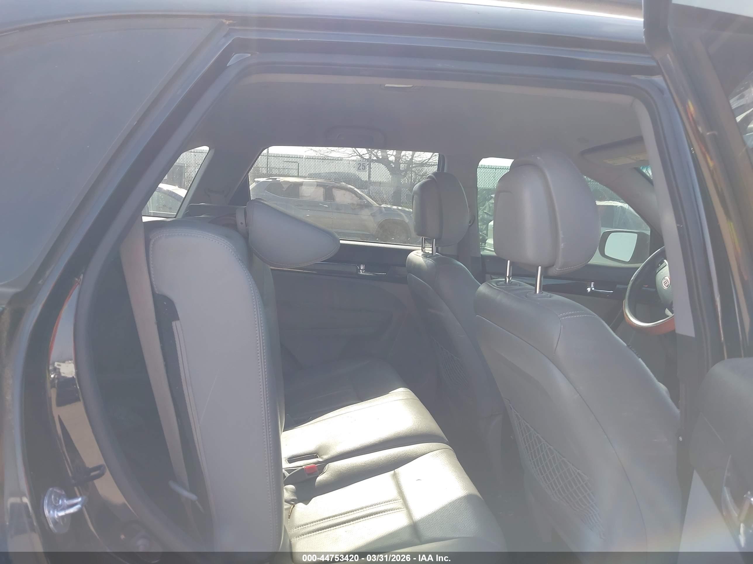 KIA SORENTO image 8