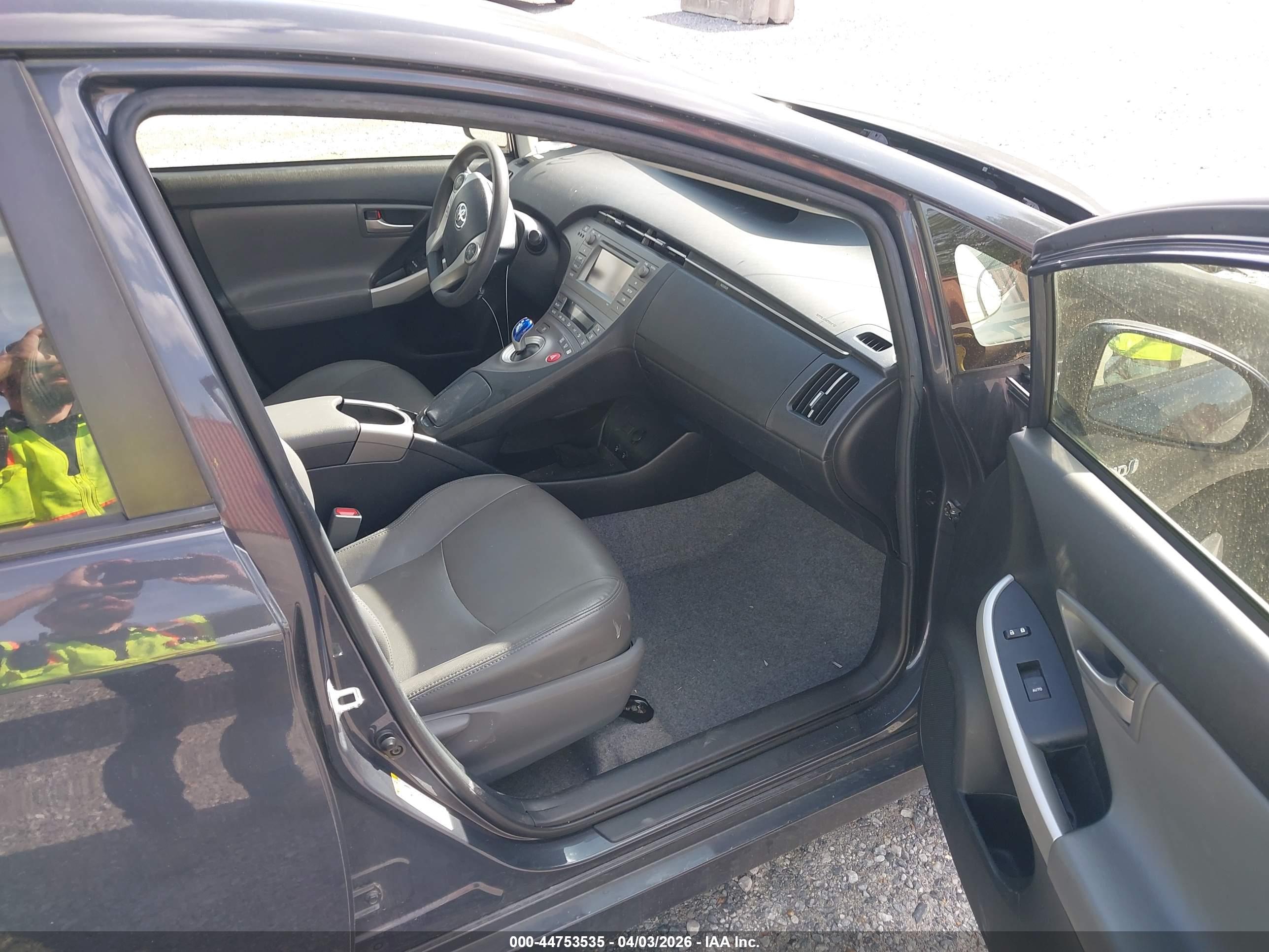 TOYOTA PRIUS image 5