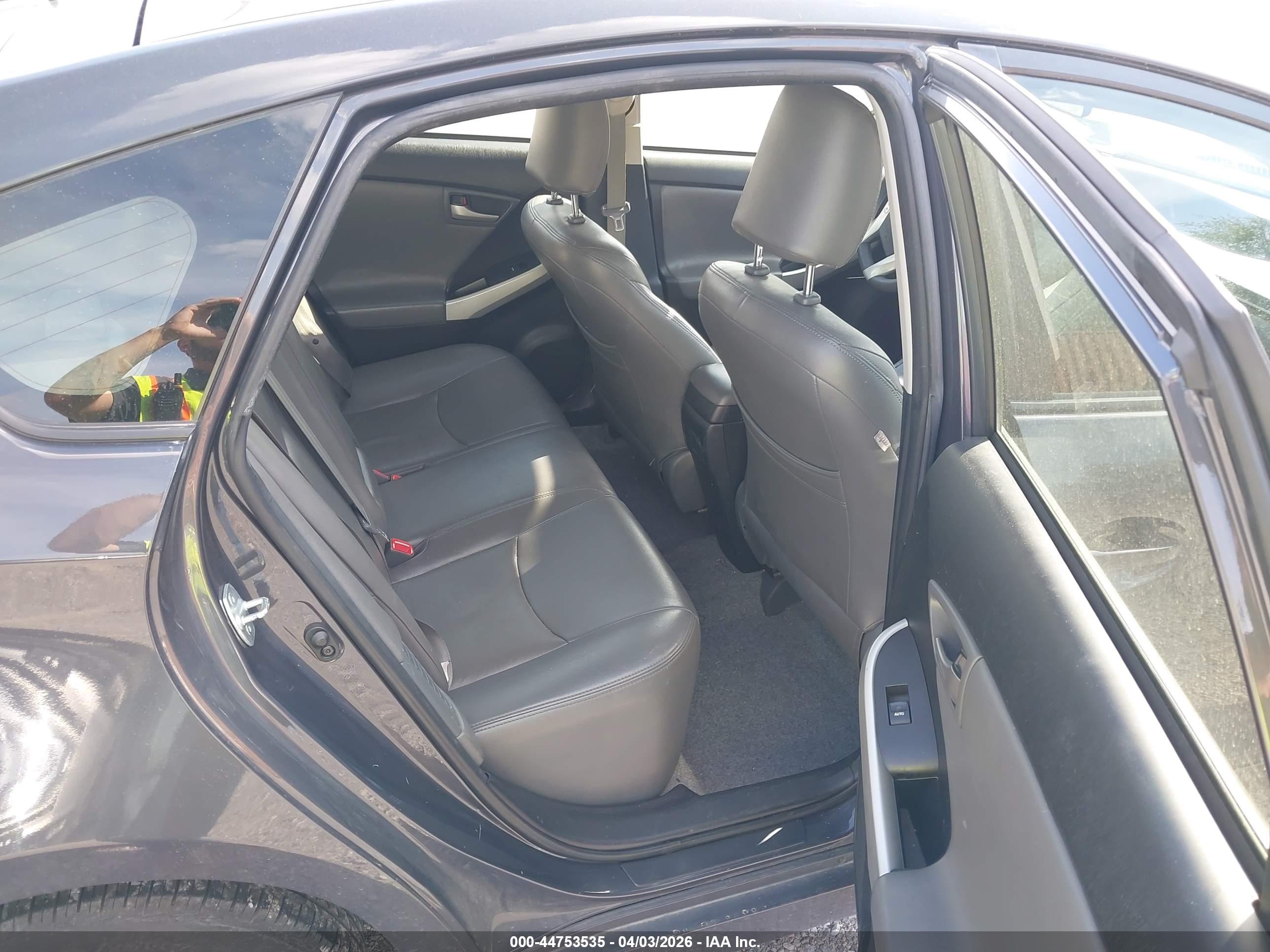 TOYOTA PRIUS image 8