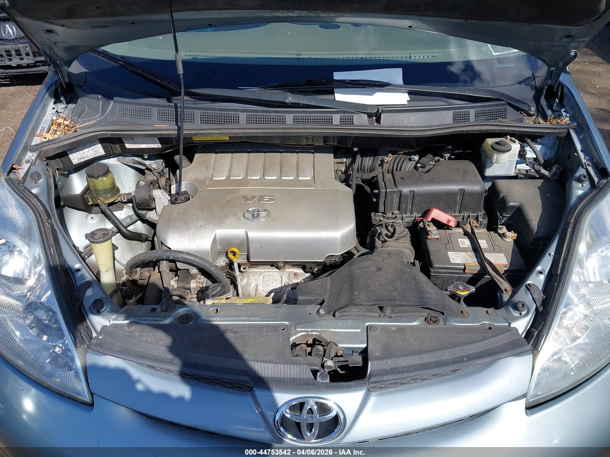 TOYOTA SIENNA image 10