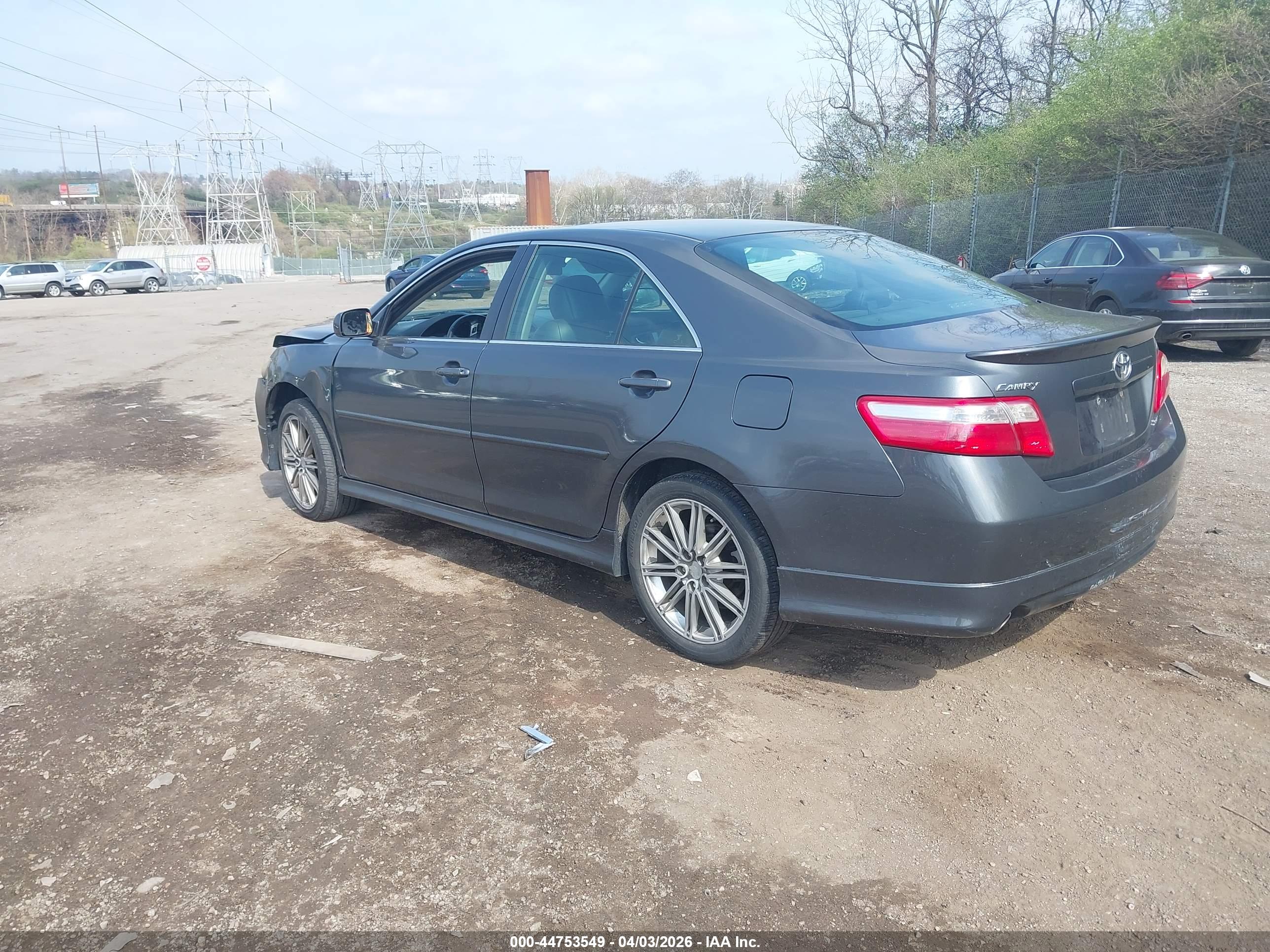 TOYOTA CAMRY image 3