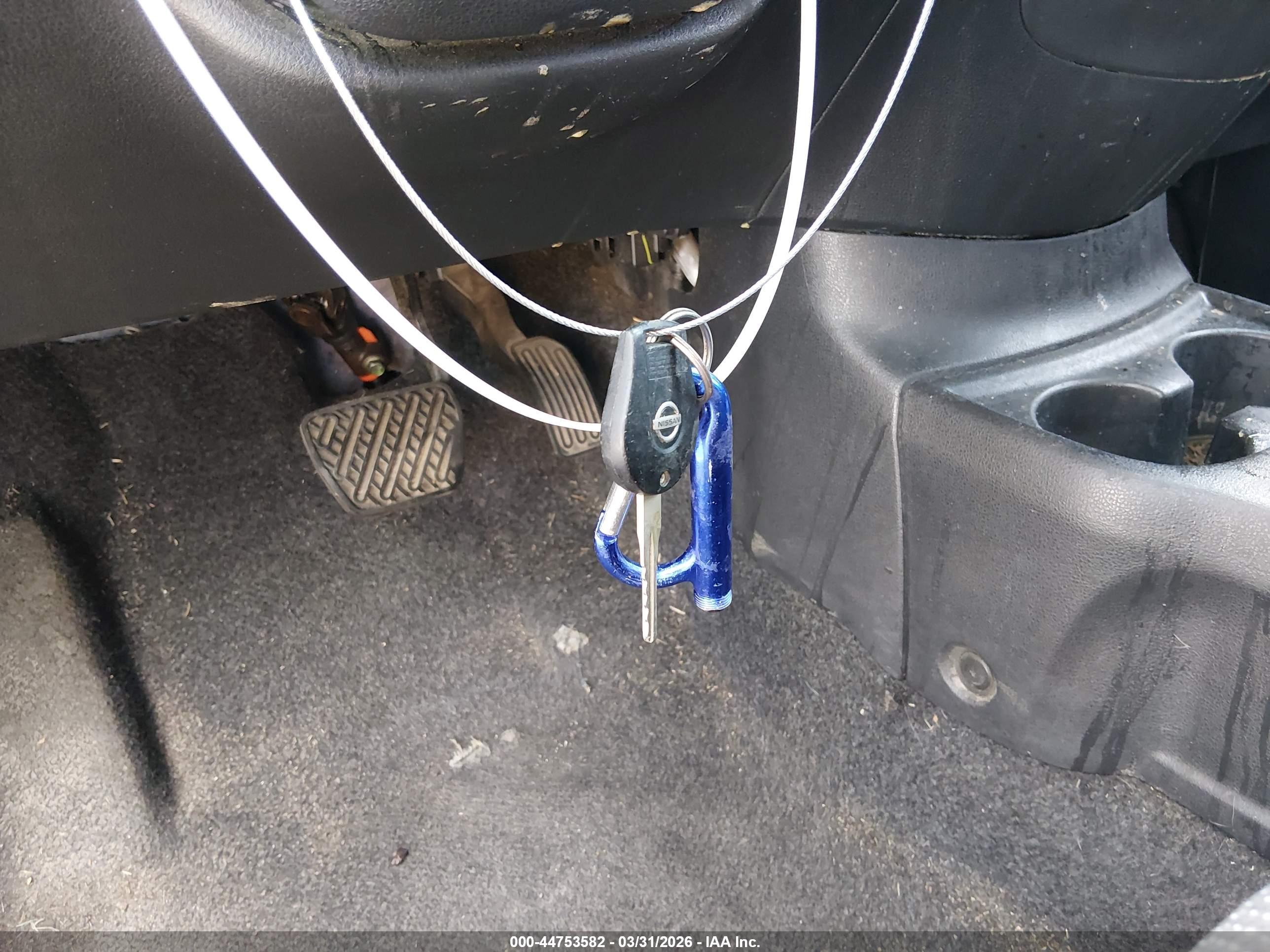 NISSAN VERSA image 11