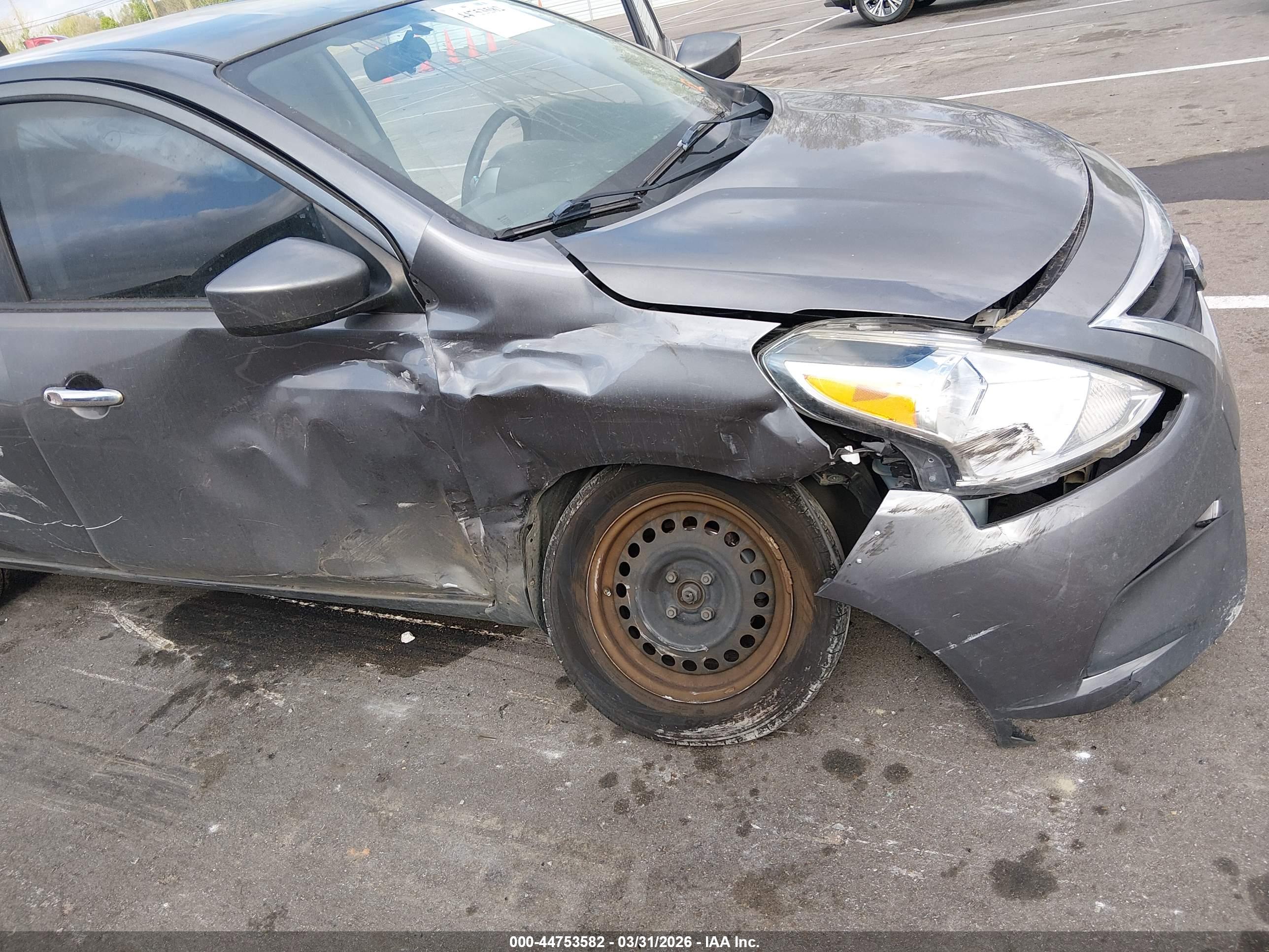 NISSAN VERSA image 6