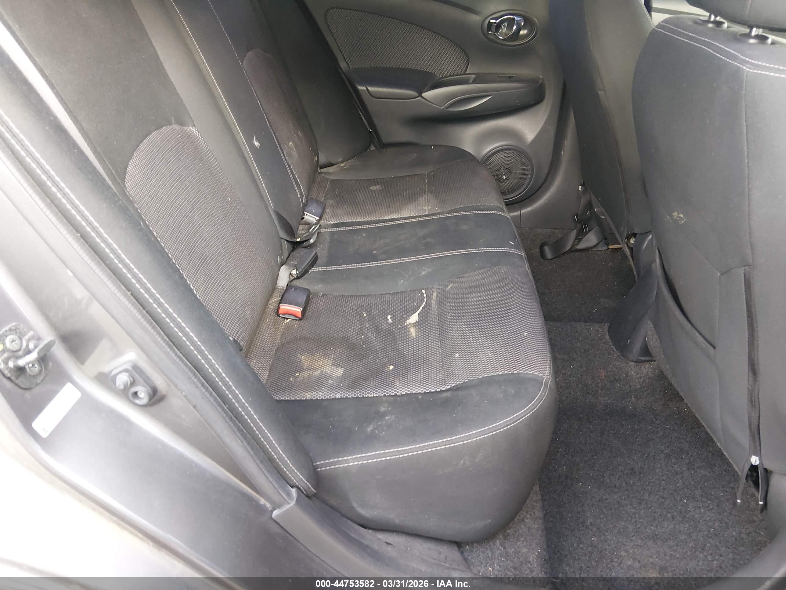 NISSAN VERSA image 8