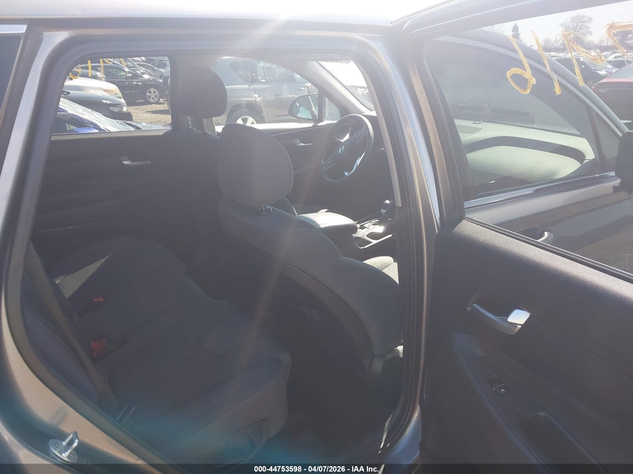 HYUNDAI SANTA image 8