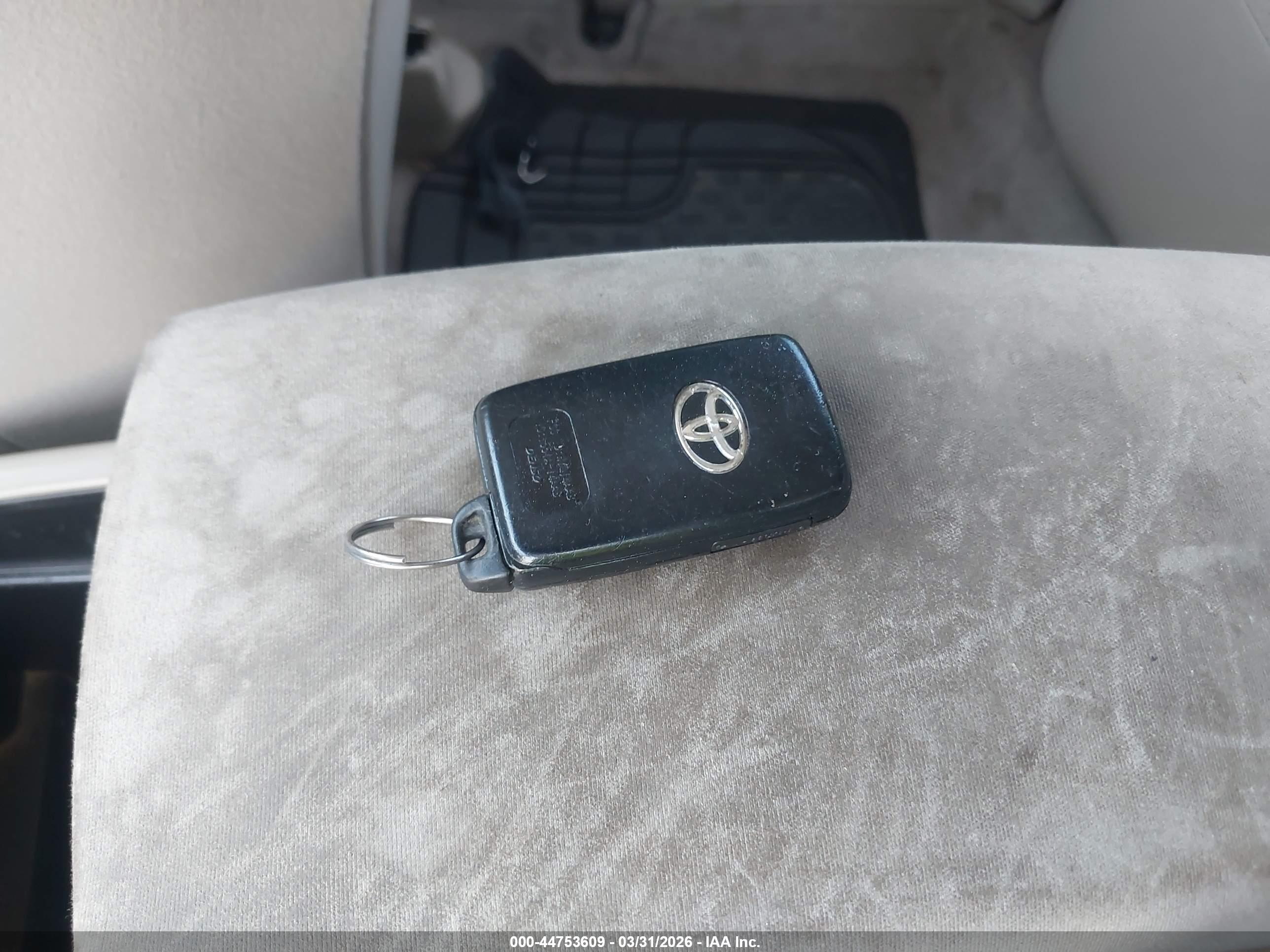 TOYOTA PRIUS image 11