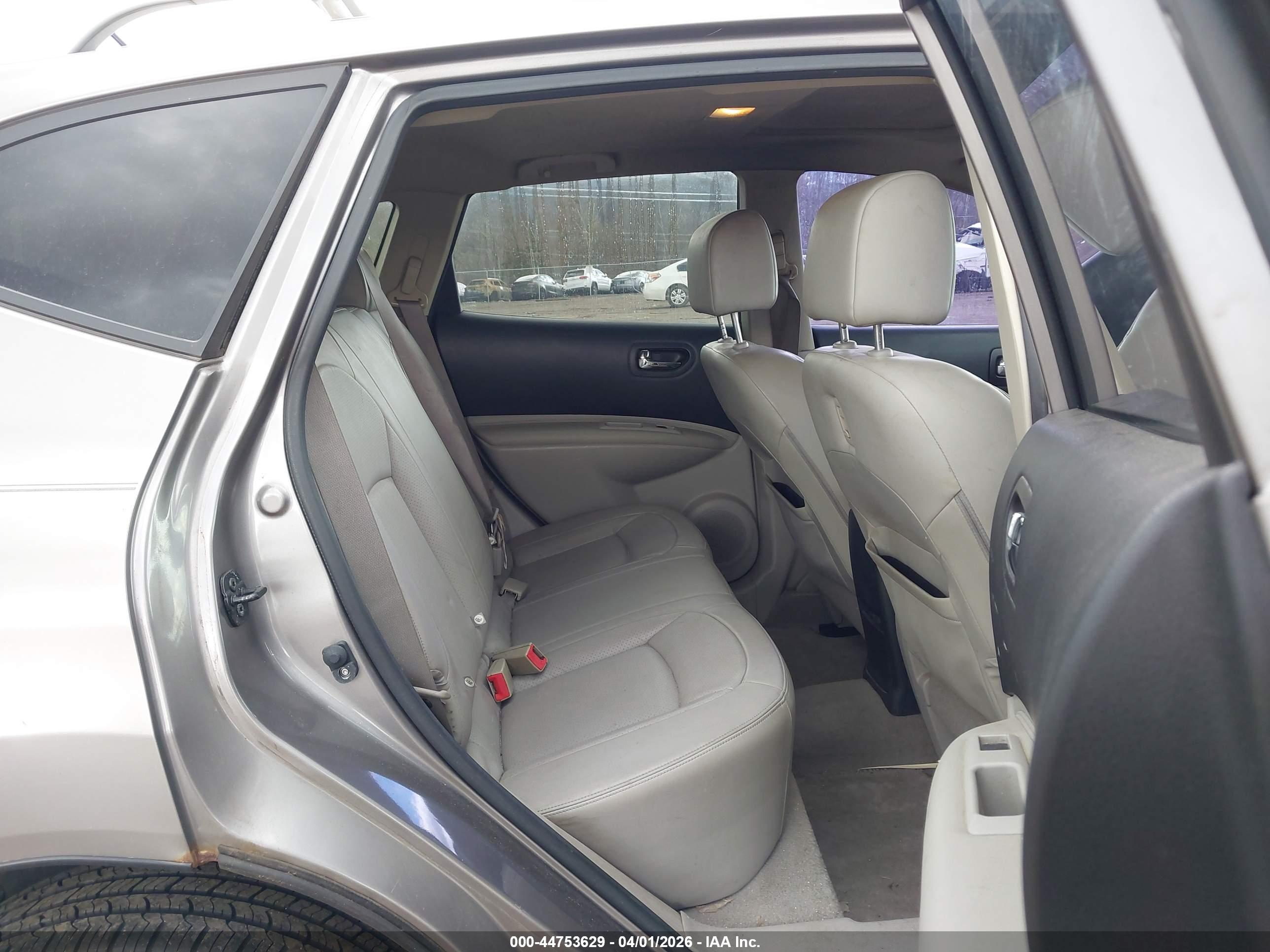NISSAN ROGUE image 8