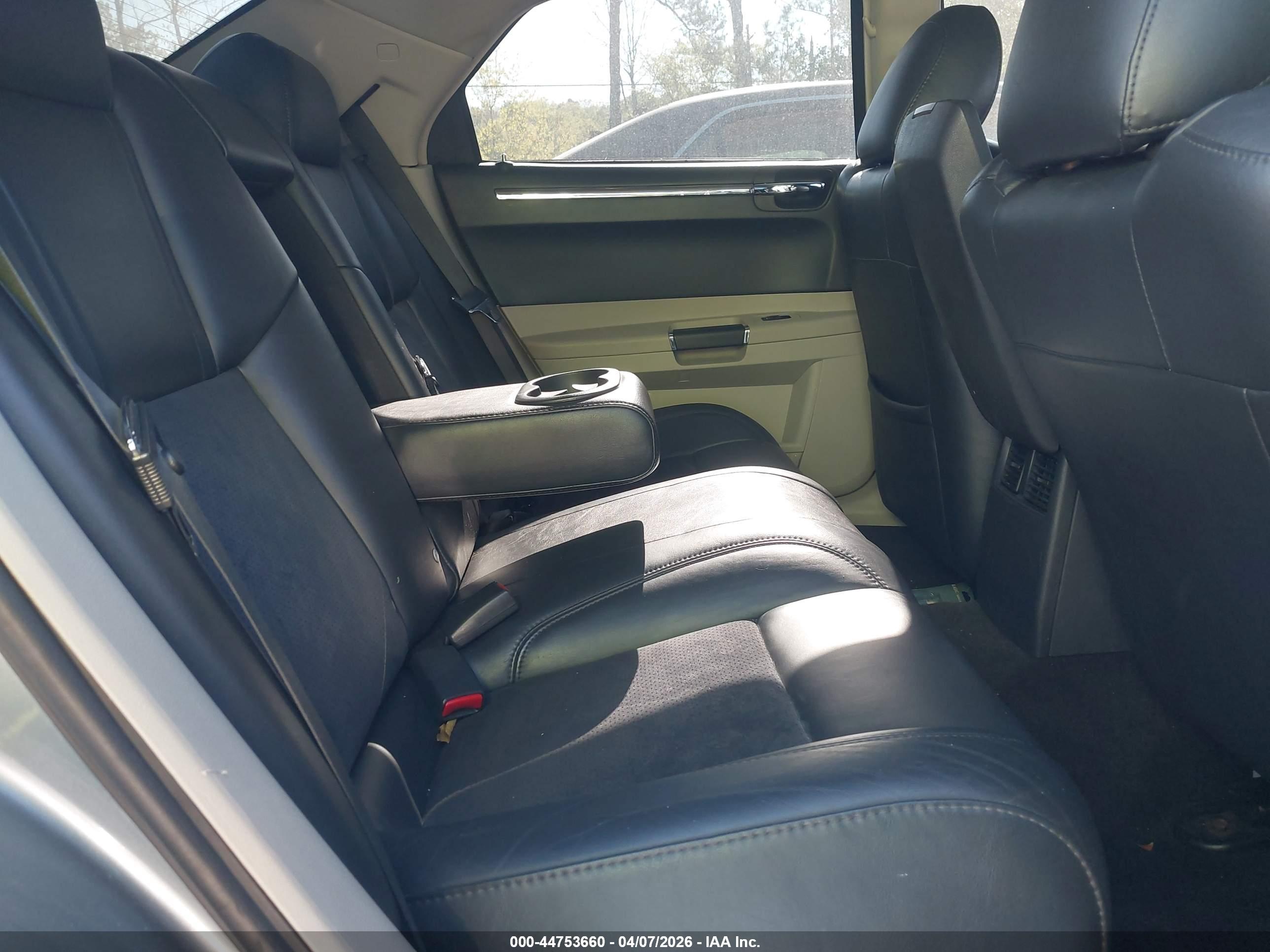 CHRYSLER 300C image 8