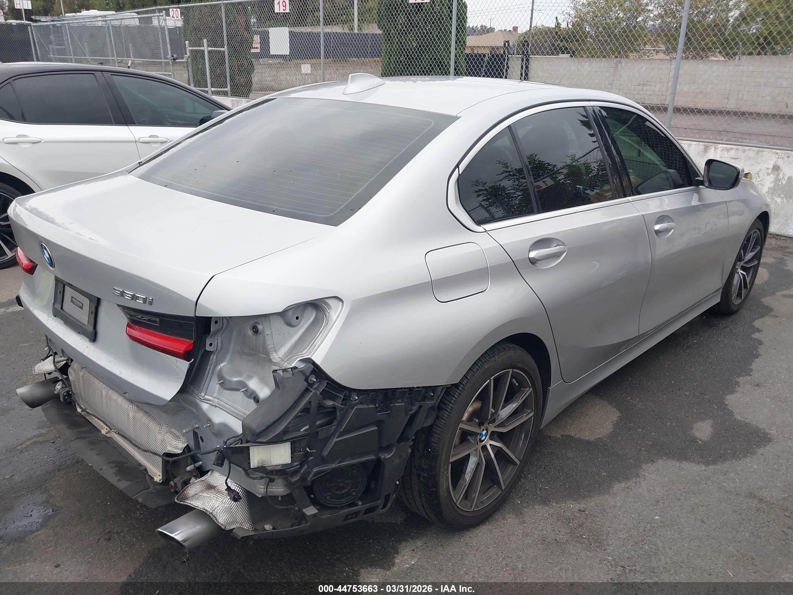 BMW 330I image 4