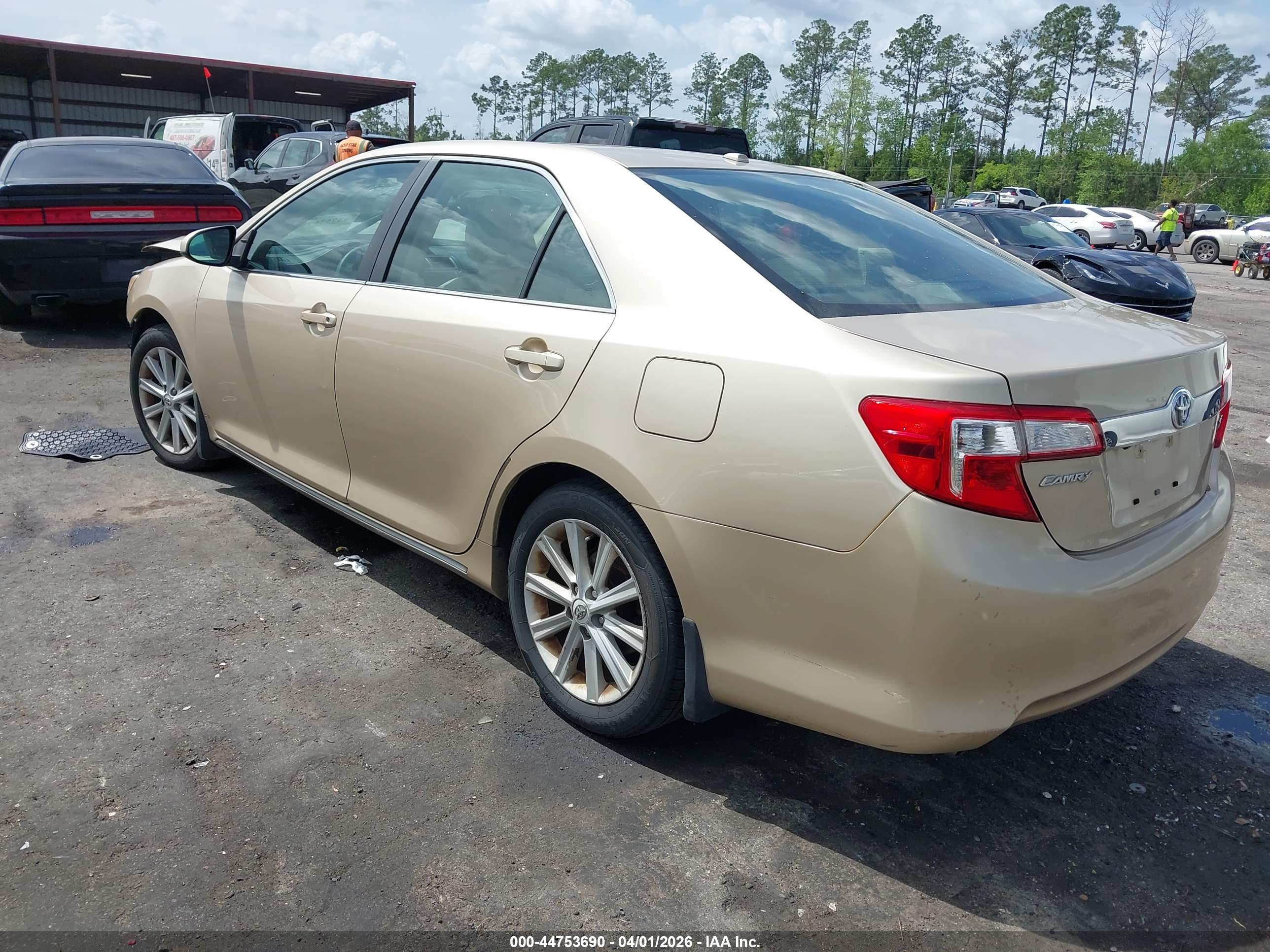 TOYOTA CAMRY image 3