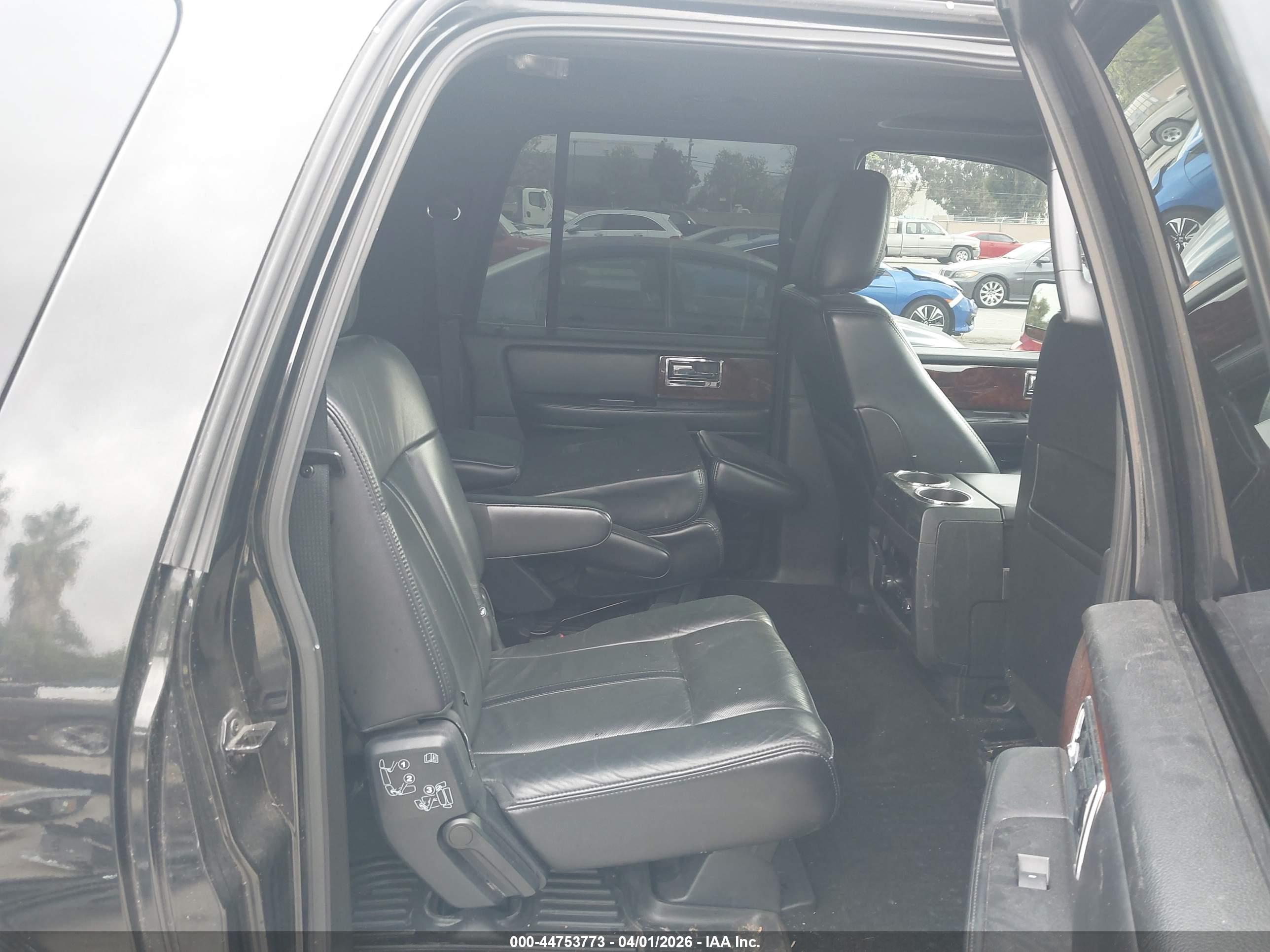 LINCOLN NAVIGATOR image 8