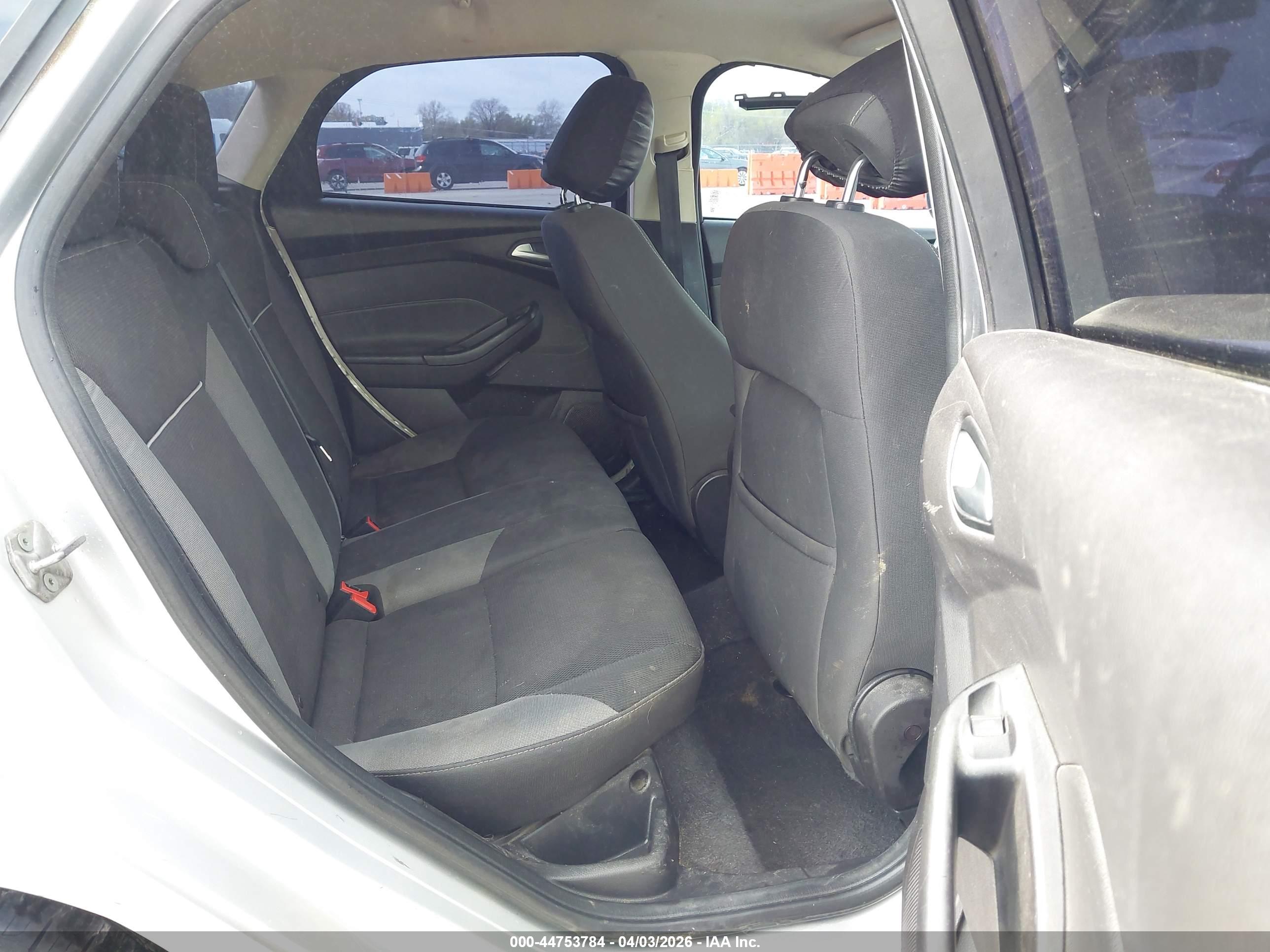 FORD FOCUS image 8