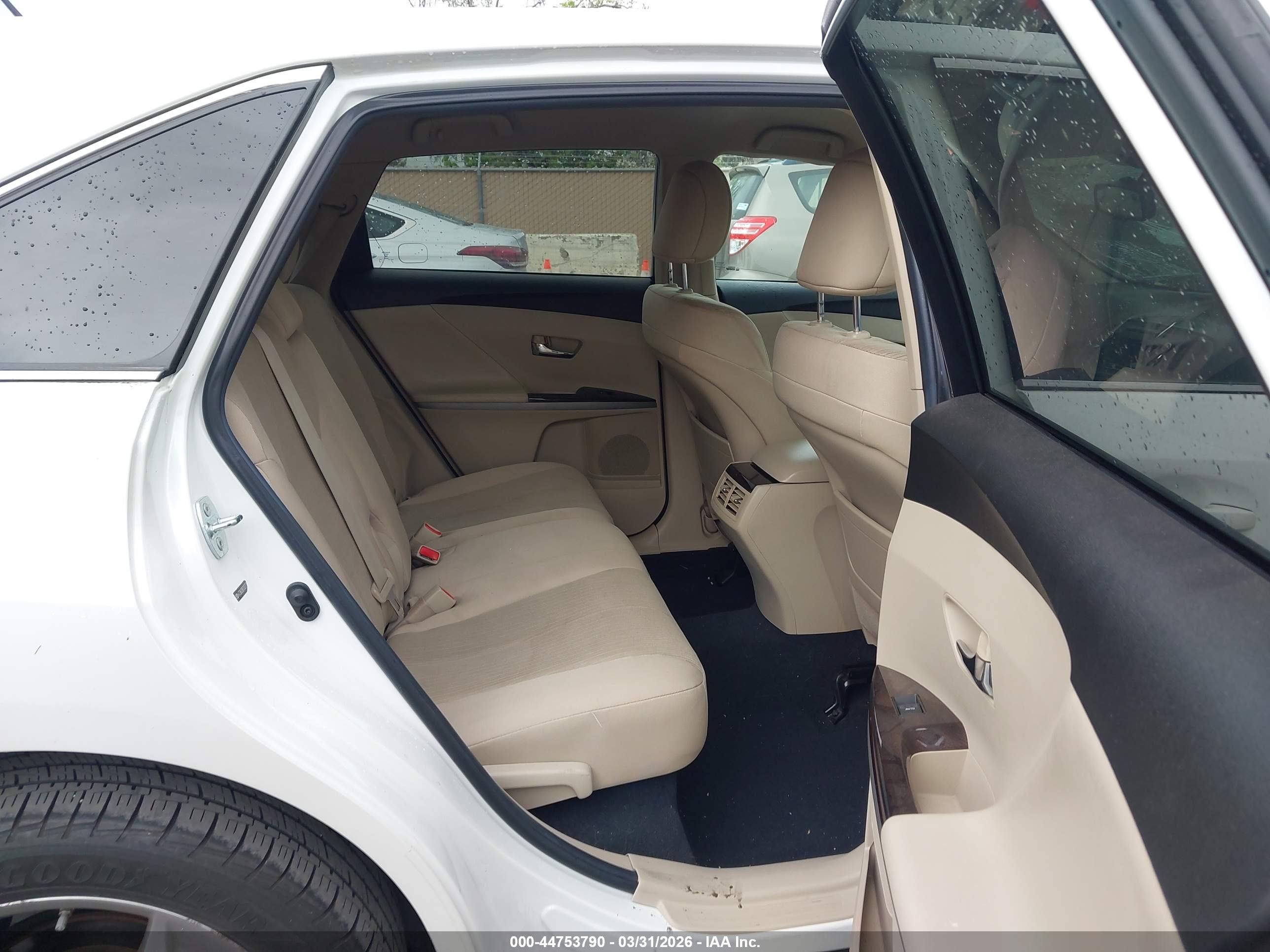 TOYOTA VENZA image 8