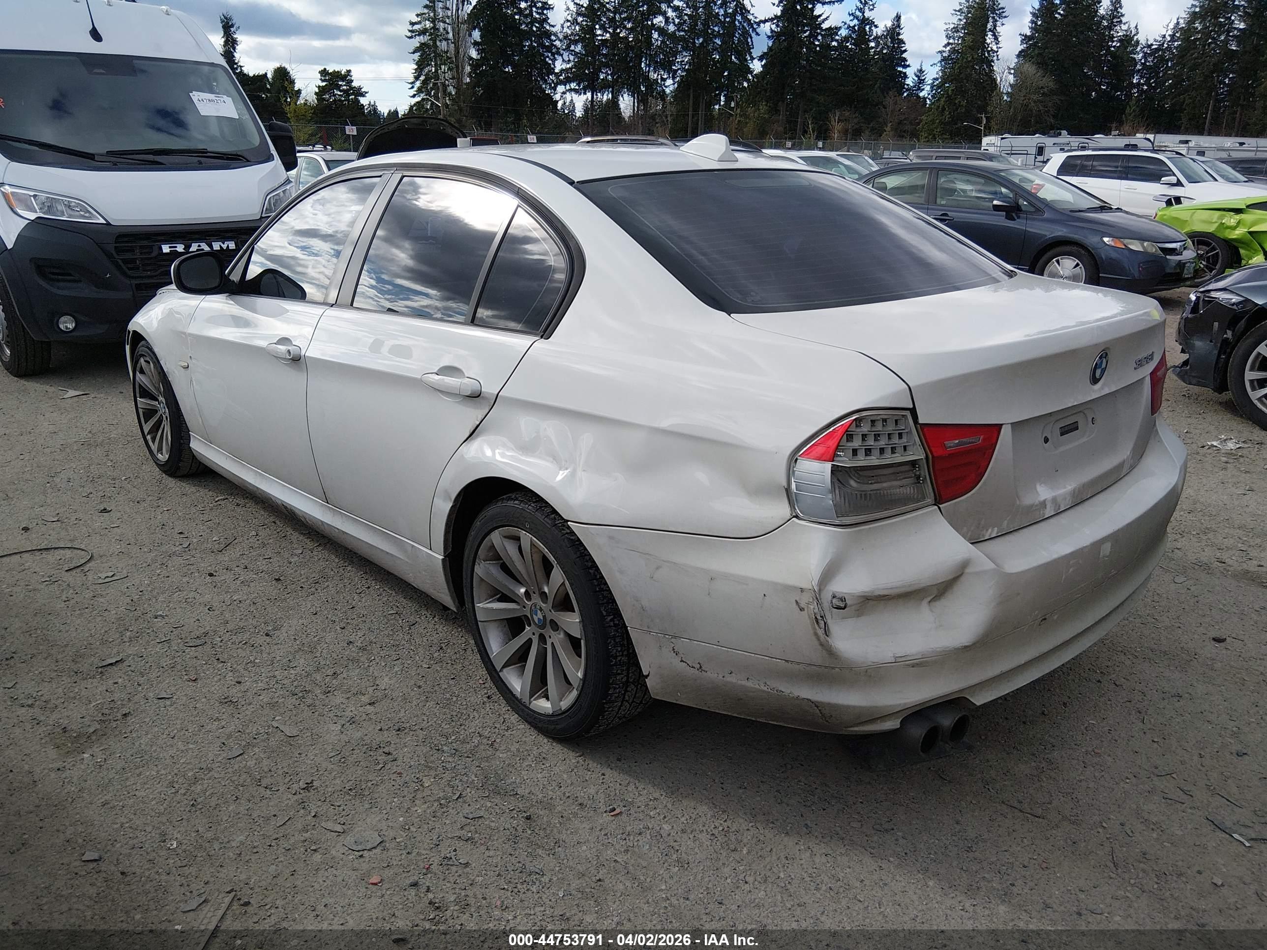 BMW 328I image 3
