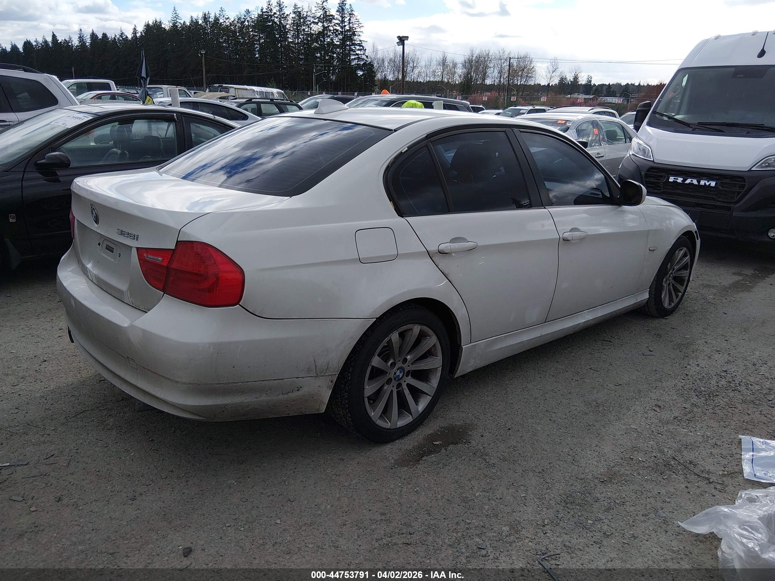 BMW 328I image 4