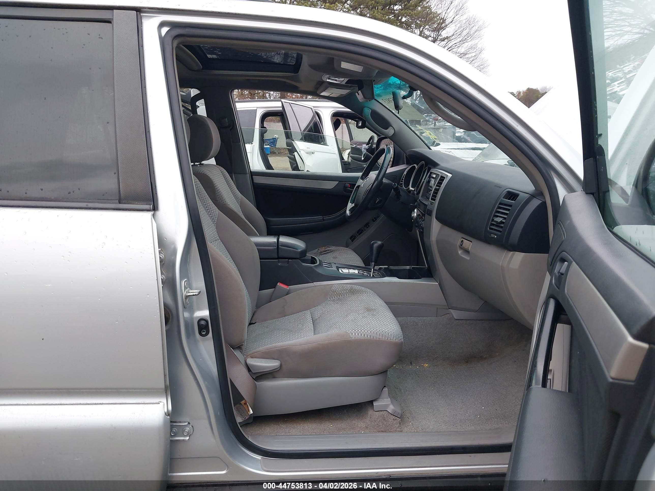 TOYOTA 4RUNNER image 5