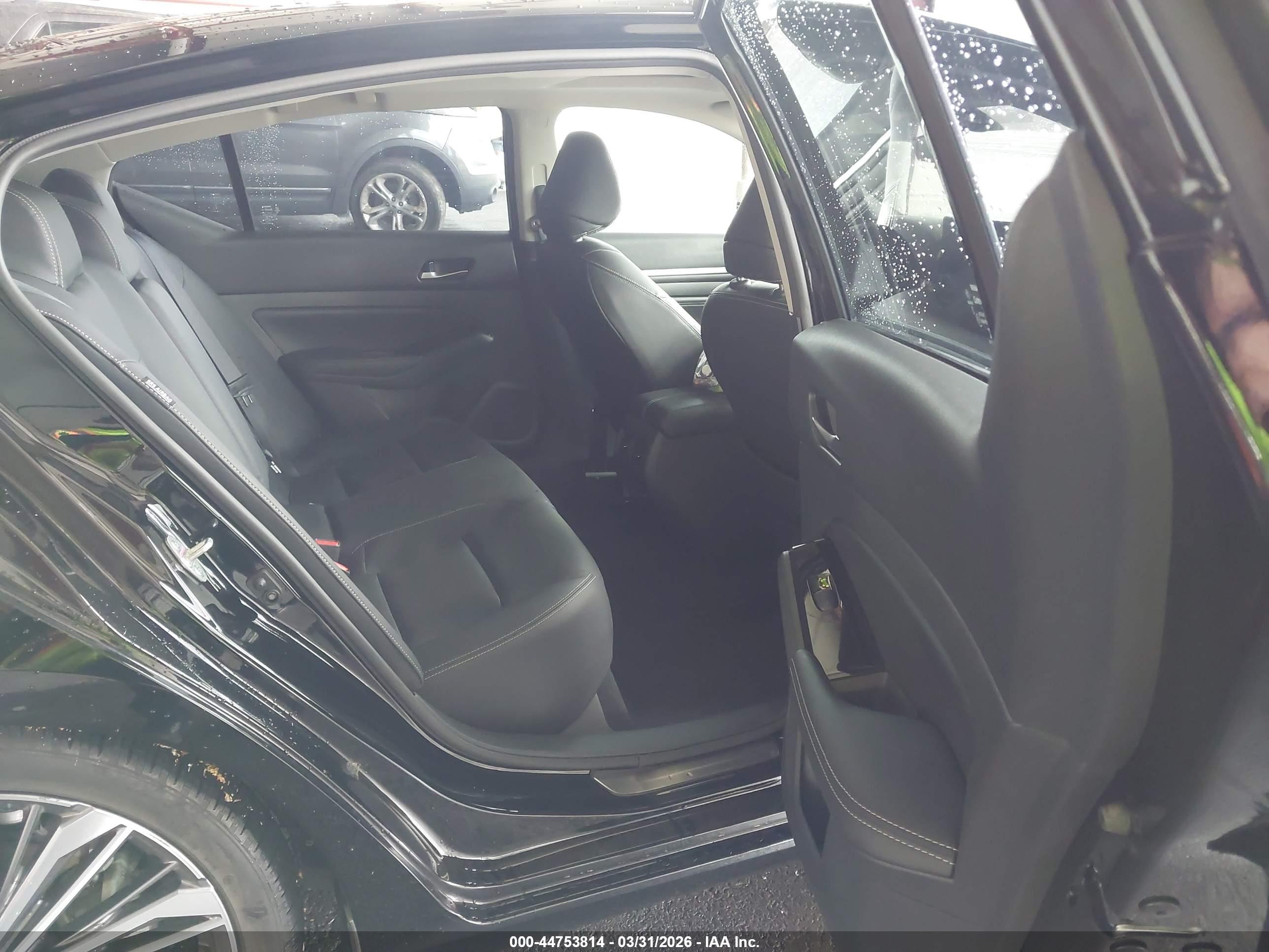 NISSAN ALTIMA image 8
