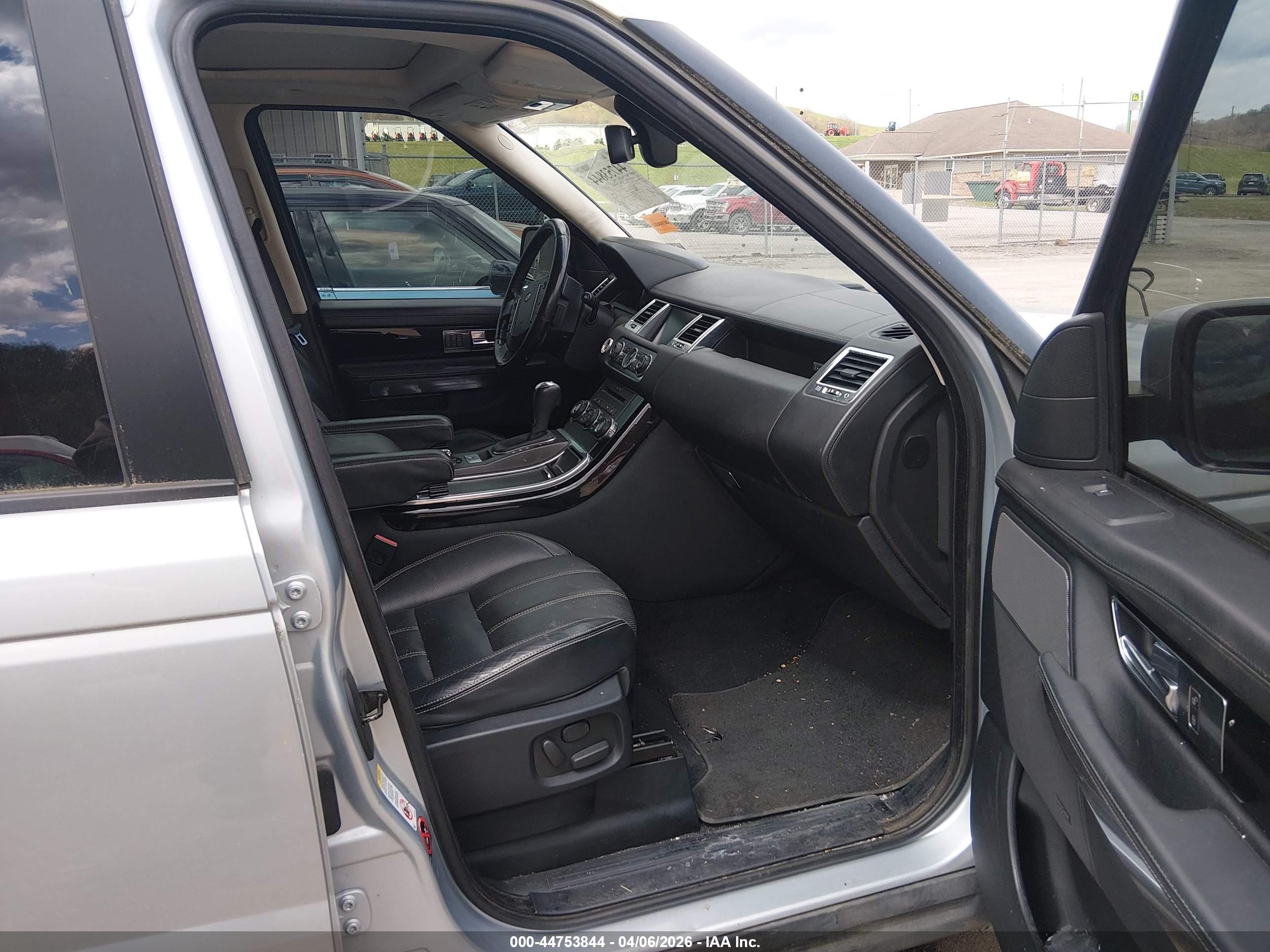 LAND ROVER image 5