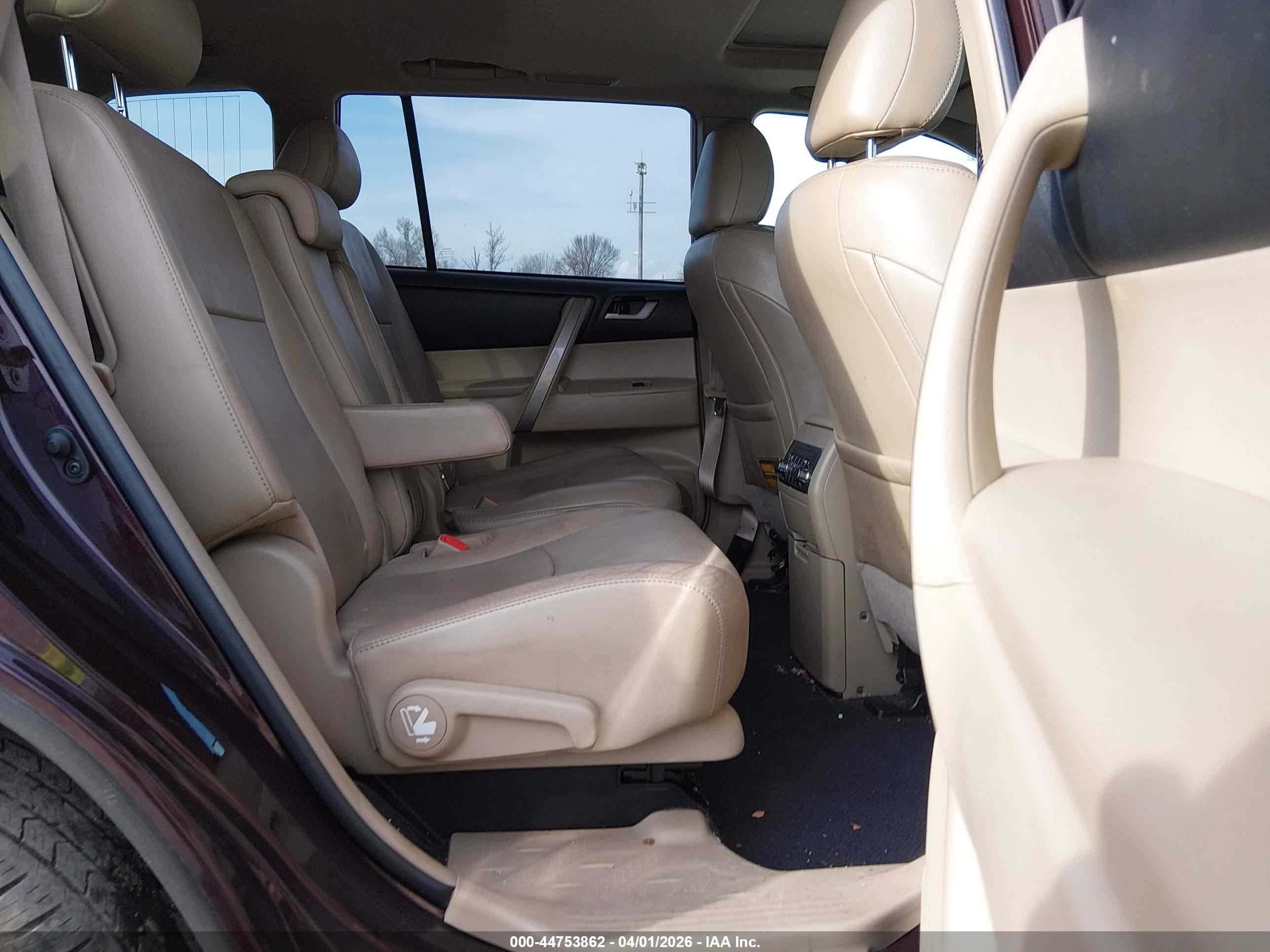 TOYOTA HIGHLANDER image 8