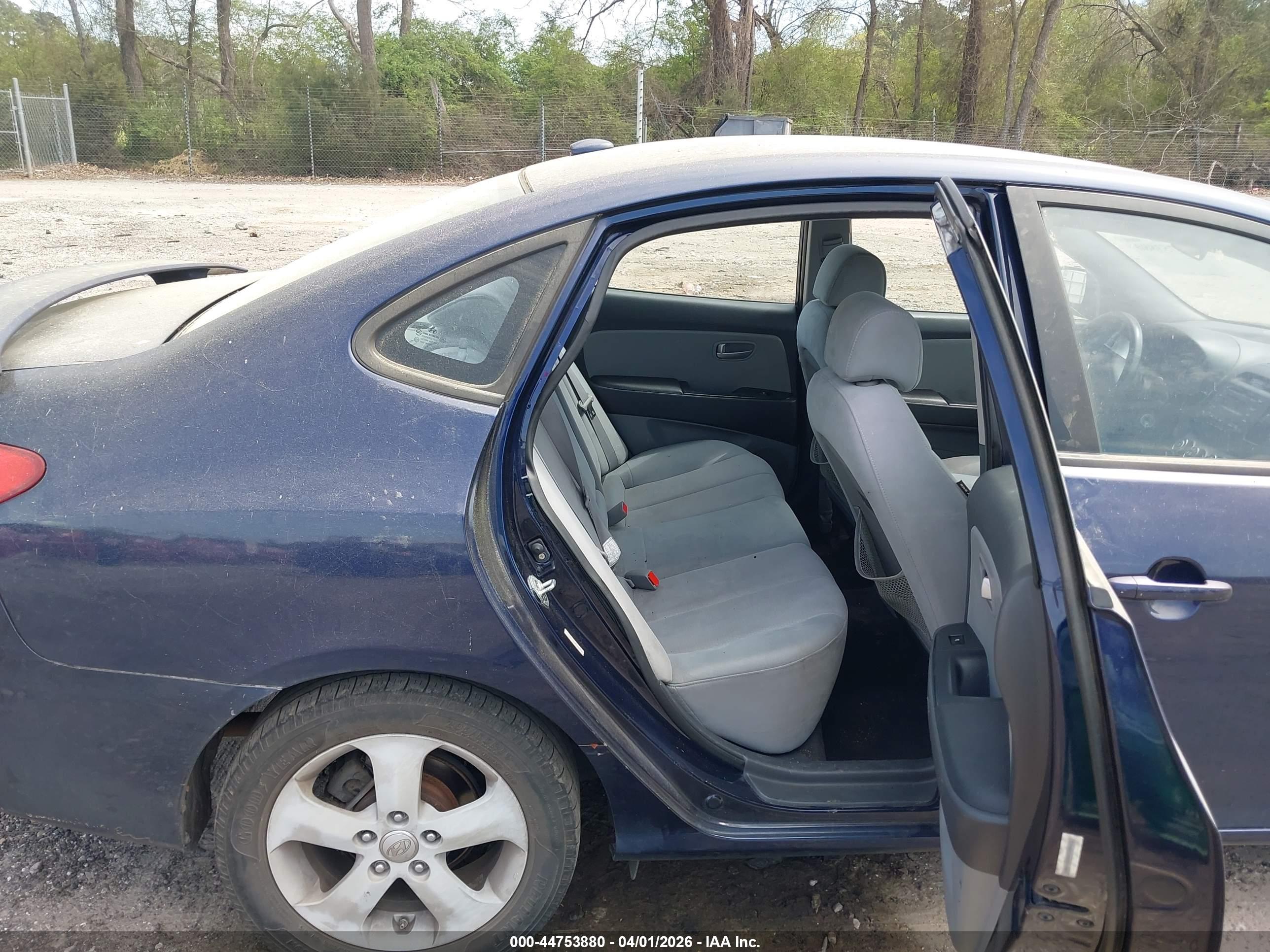 HYUNDAI ELANTRA image 8