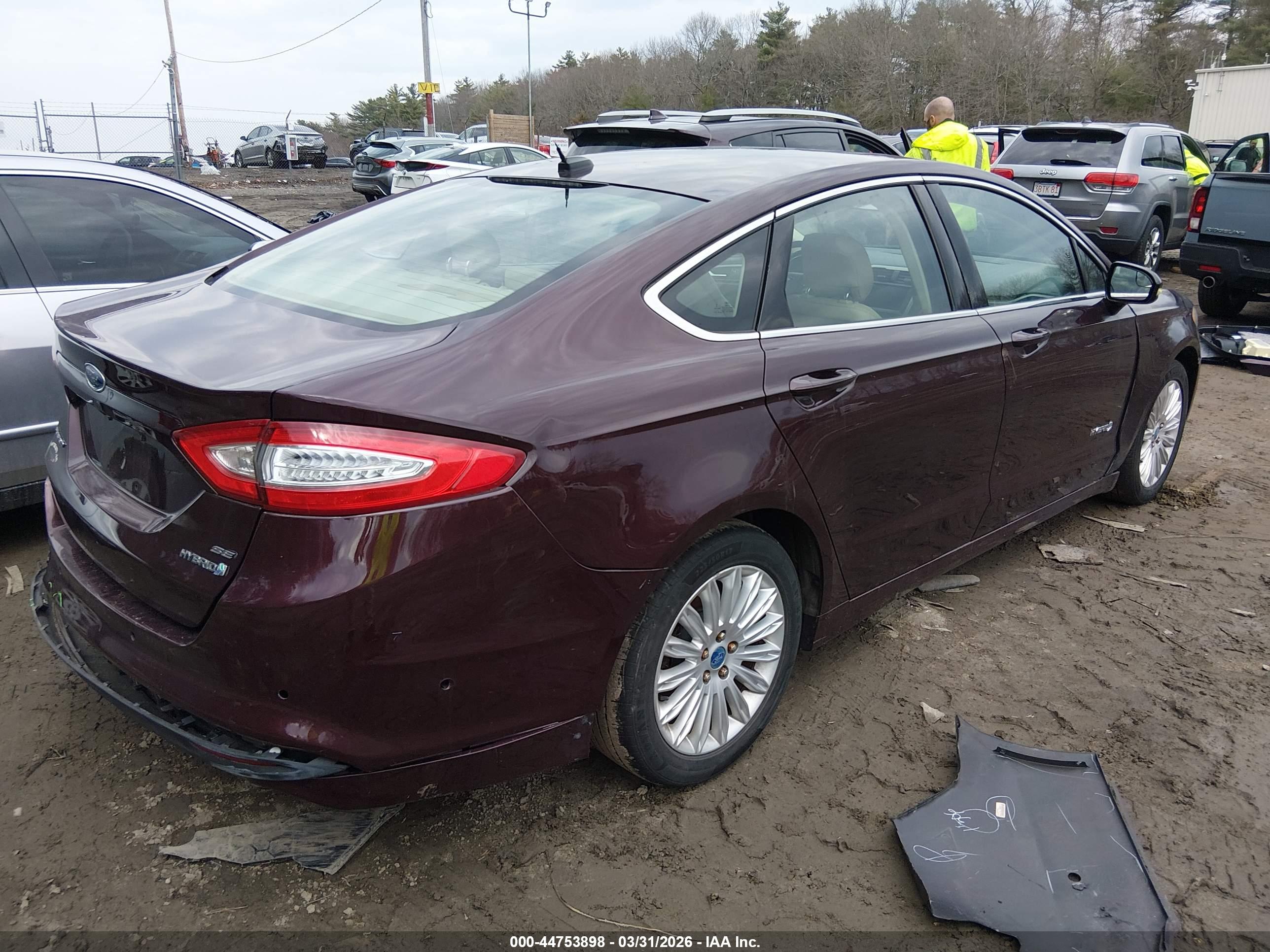 FORD FUSION image 4