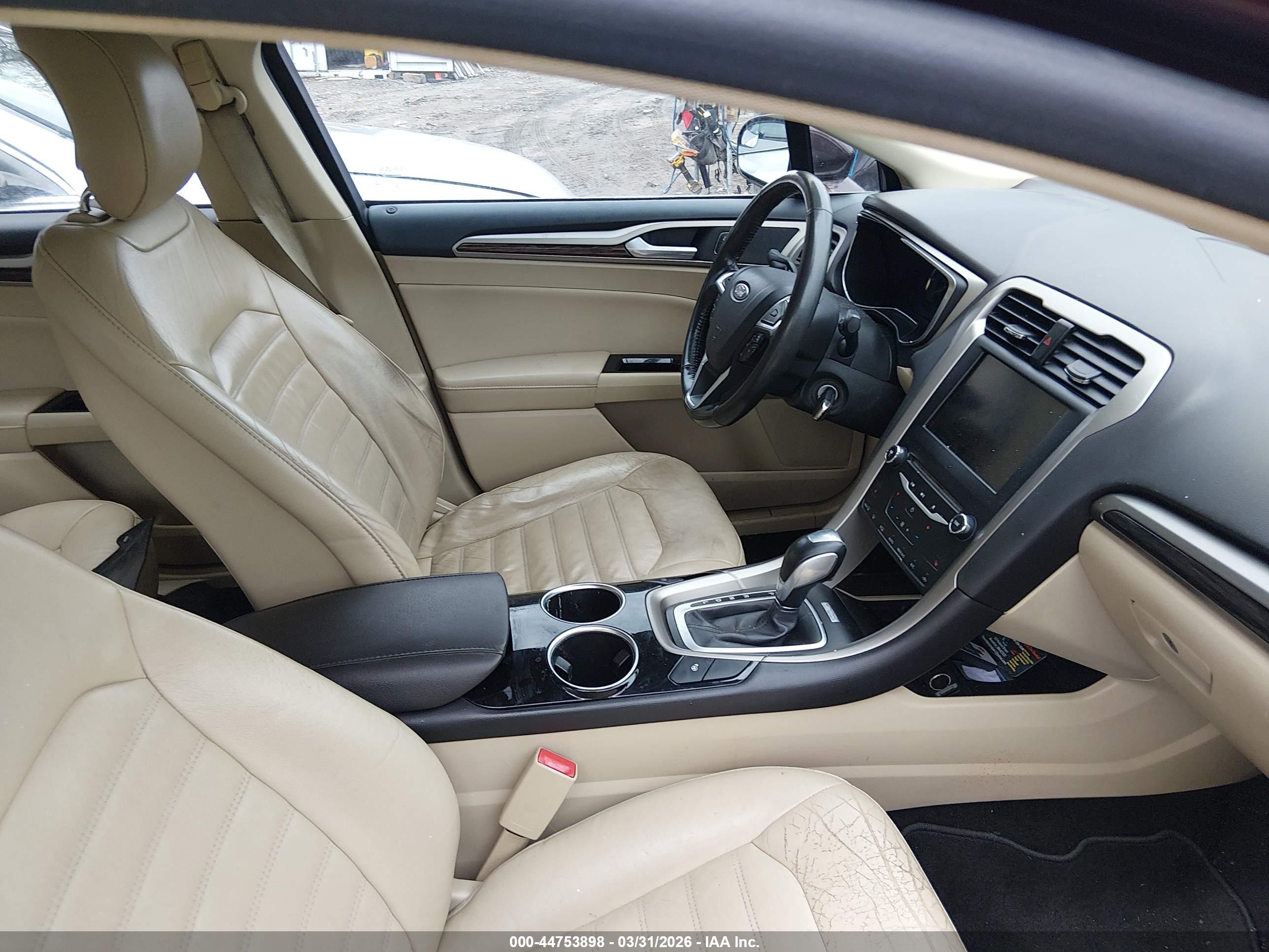 FORD FUSION image 5