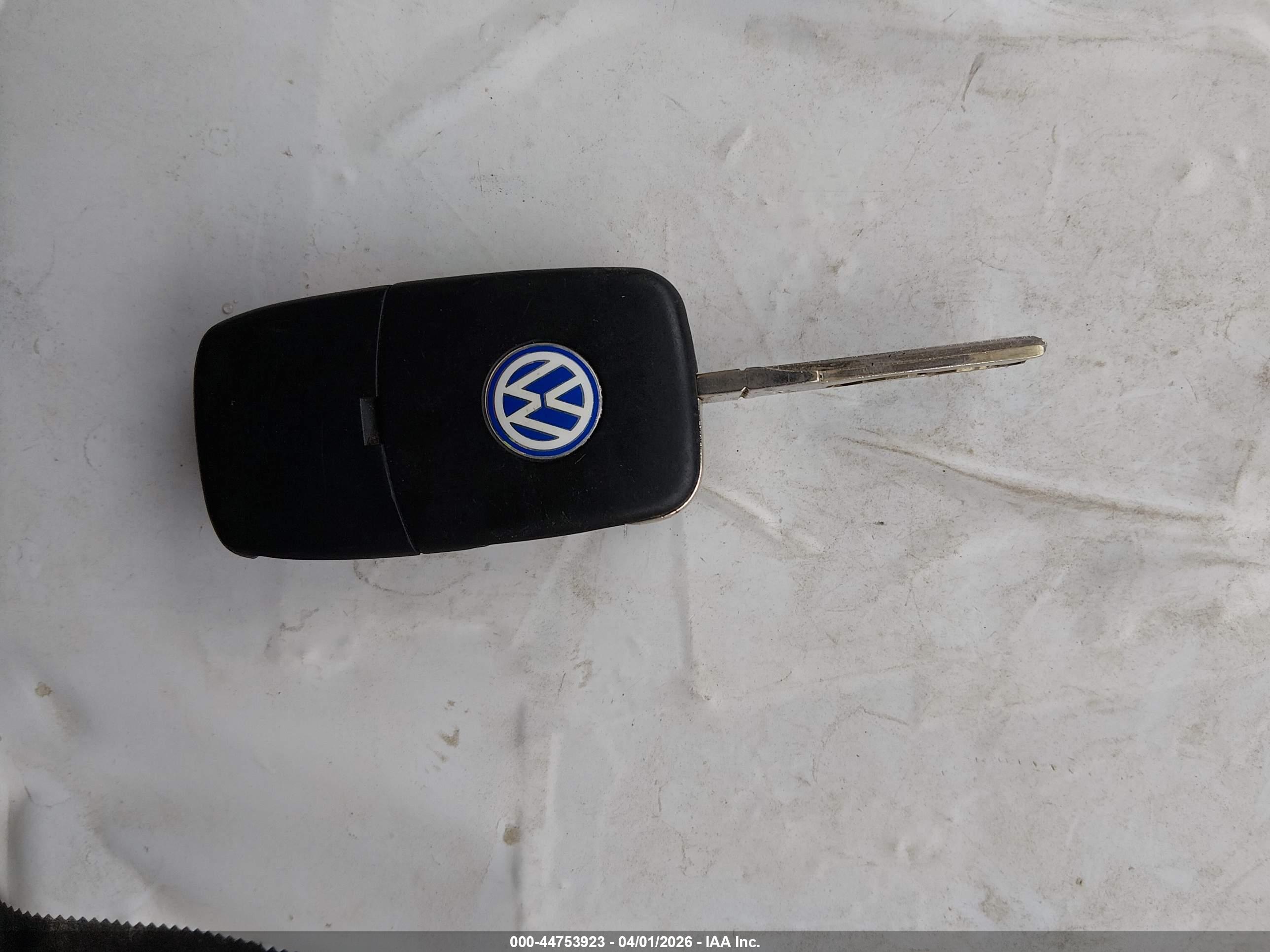 VOLKSWAGEN GTI image 11