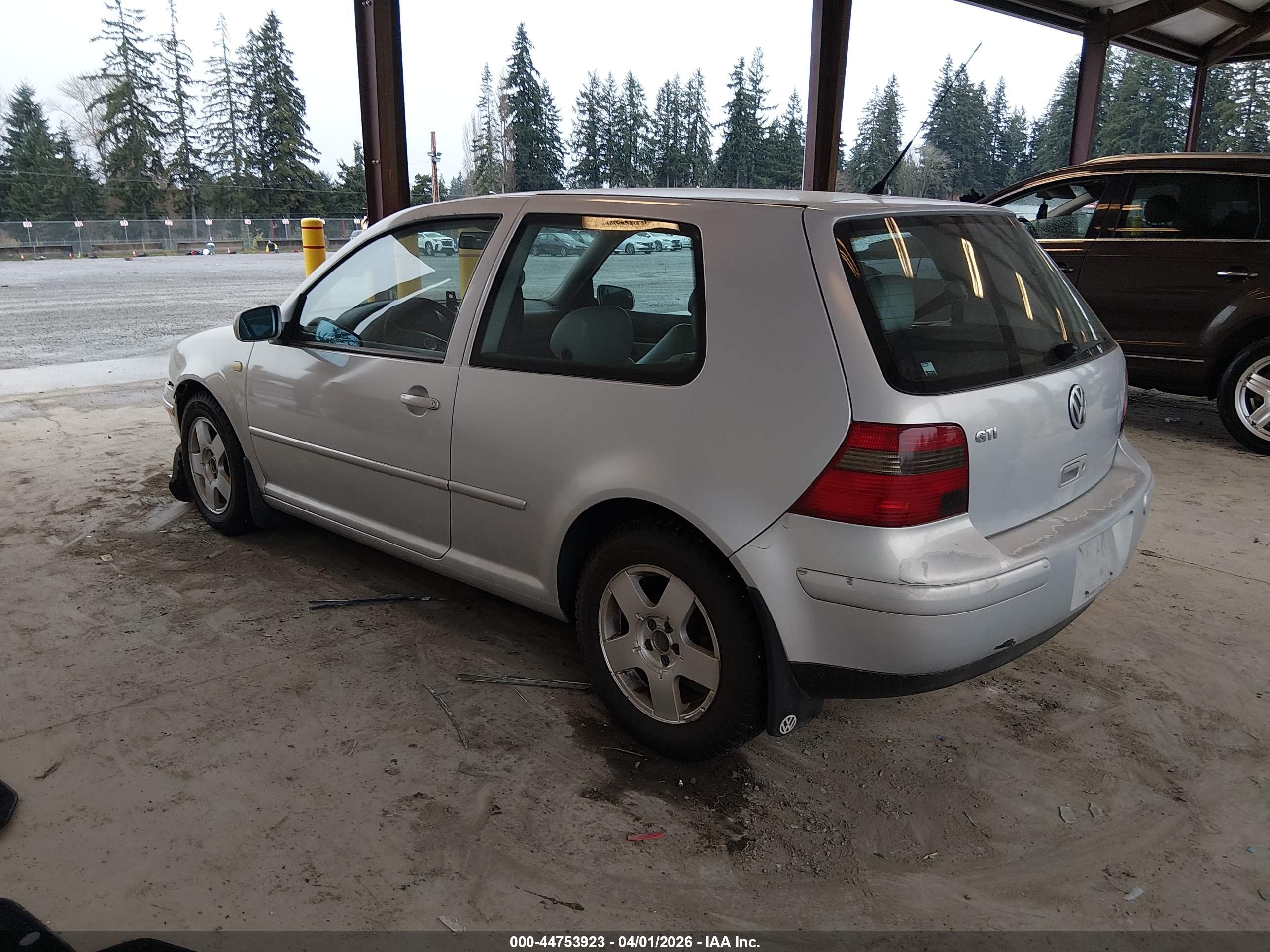 VOLKSWAGEN GTI image 3