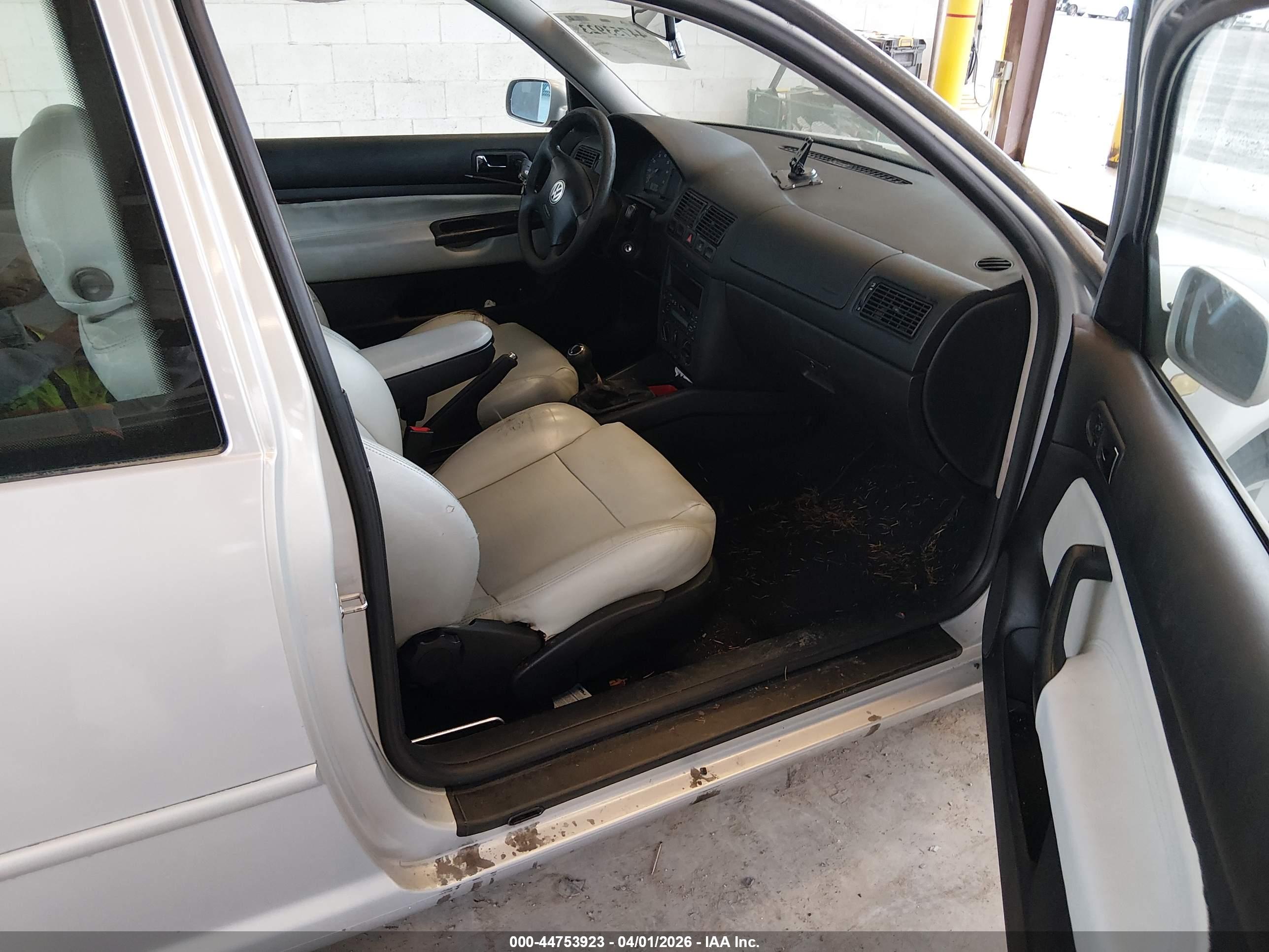 VOLKSWAGEN GTI image 5